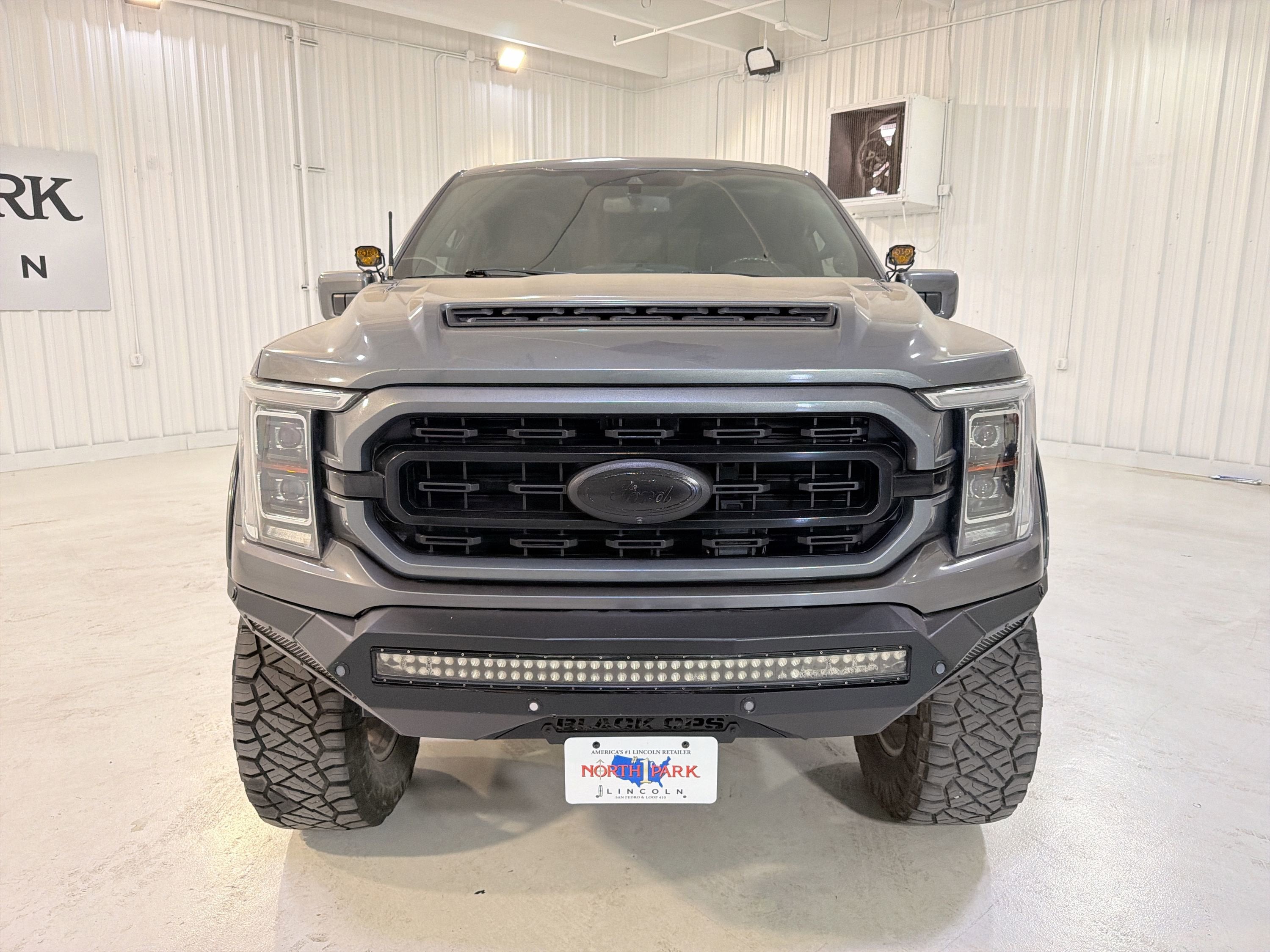 2022 Ford F-150 LARIAT BLACK OPS