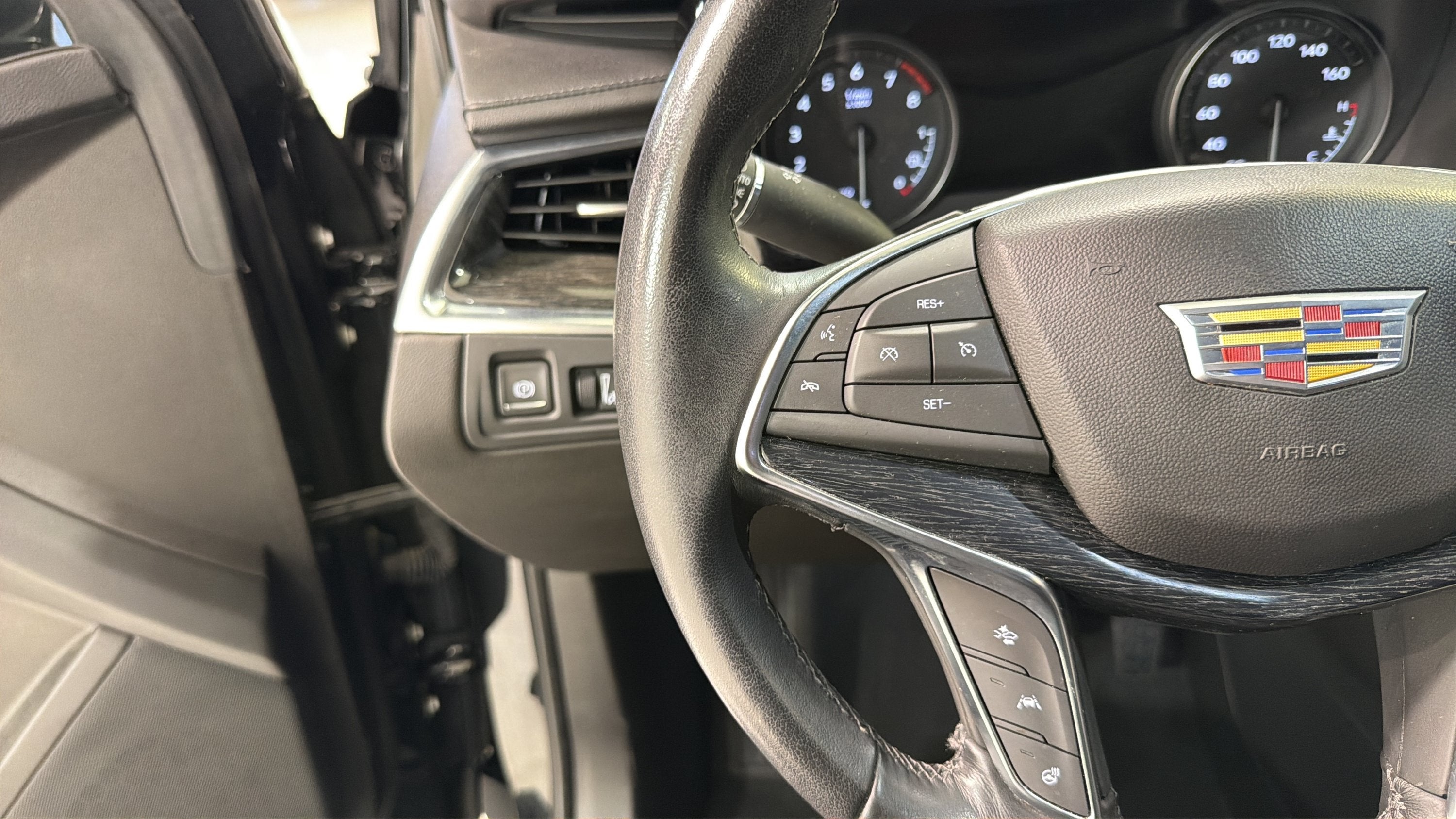 2022 Cadillac XT5 FWD Premium Luxury