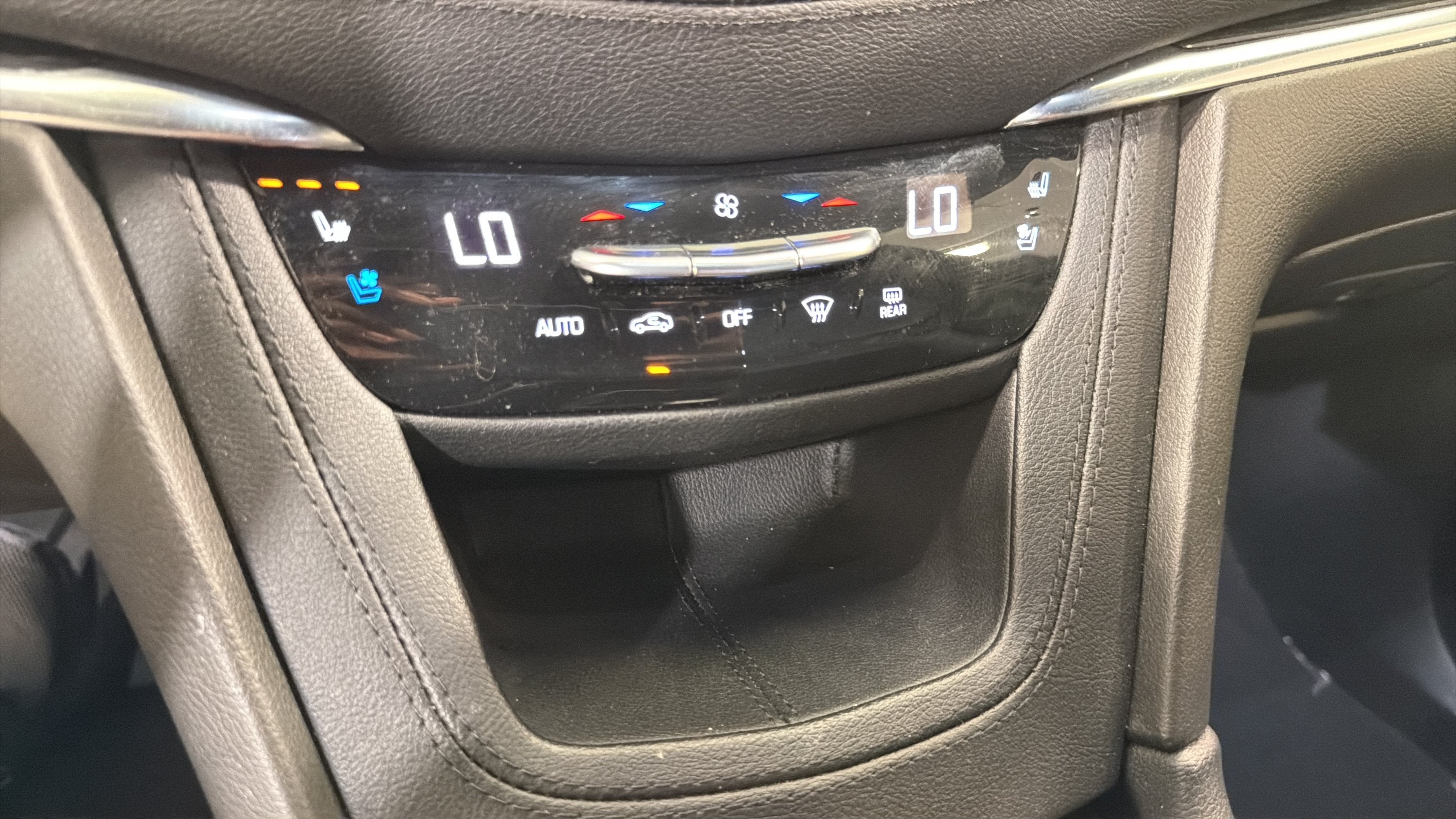 2022 Cadillac XT5 FWD Premium Luxury