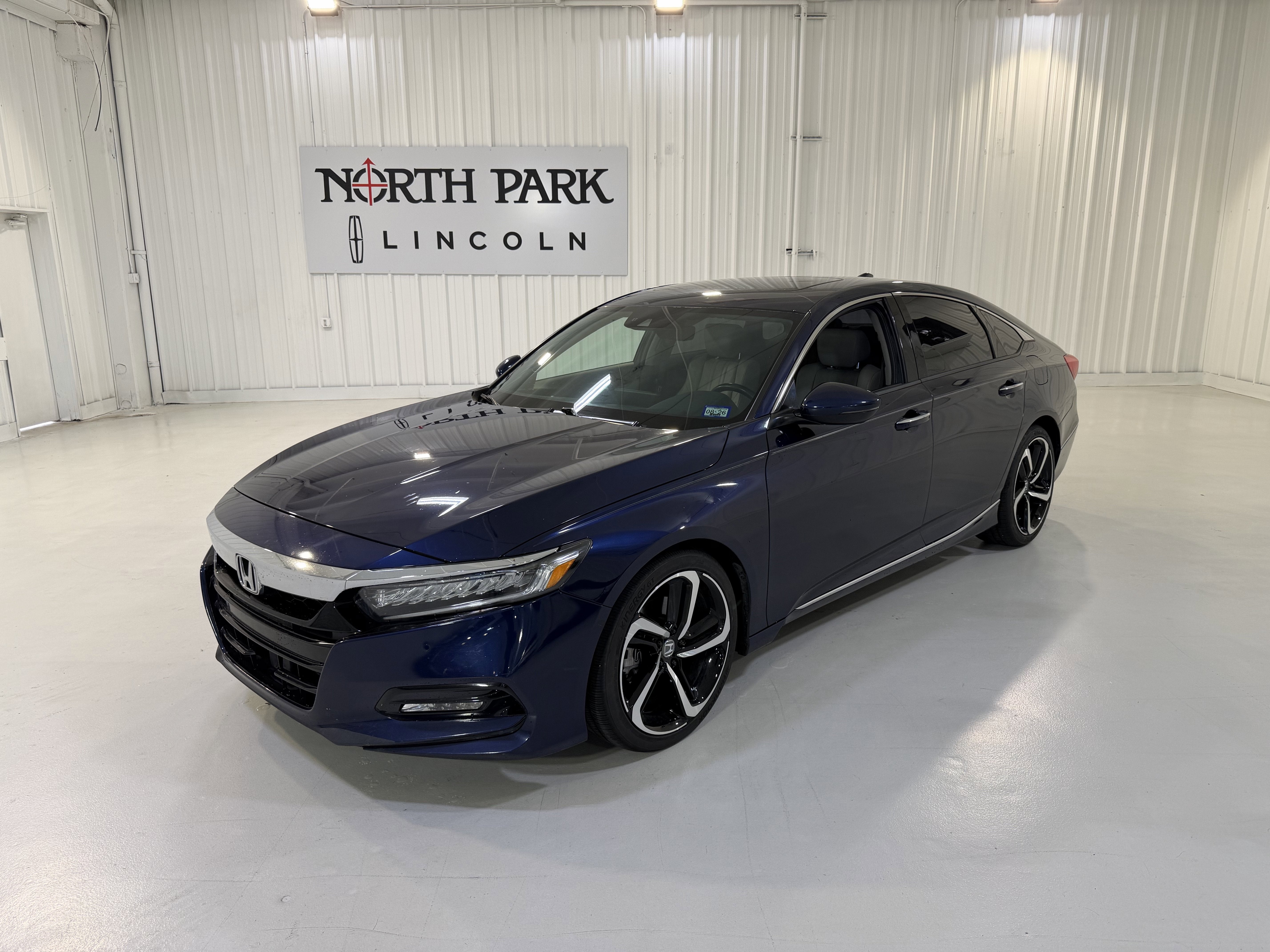 2018 Honda Accord 1.5T Touring Auto's photo