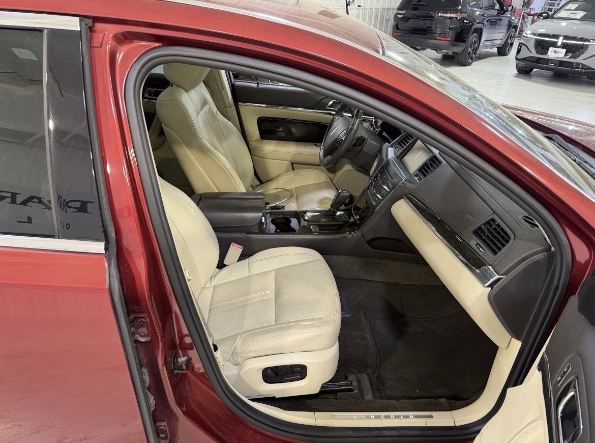 2013 Lincoln MKS Base