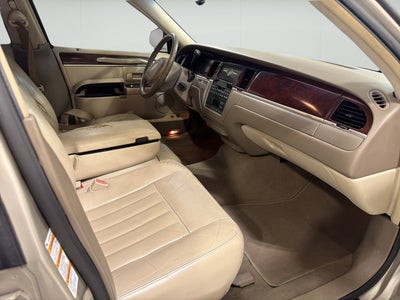 2004 Lincoln Town Car Signature