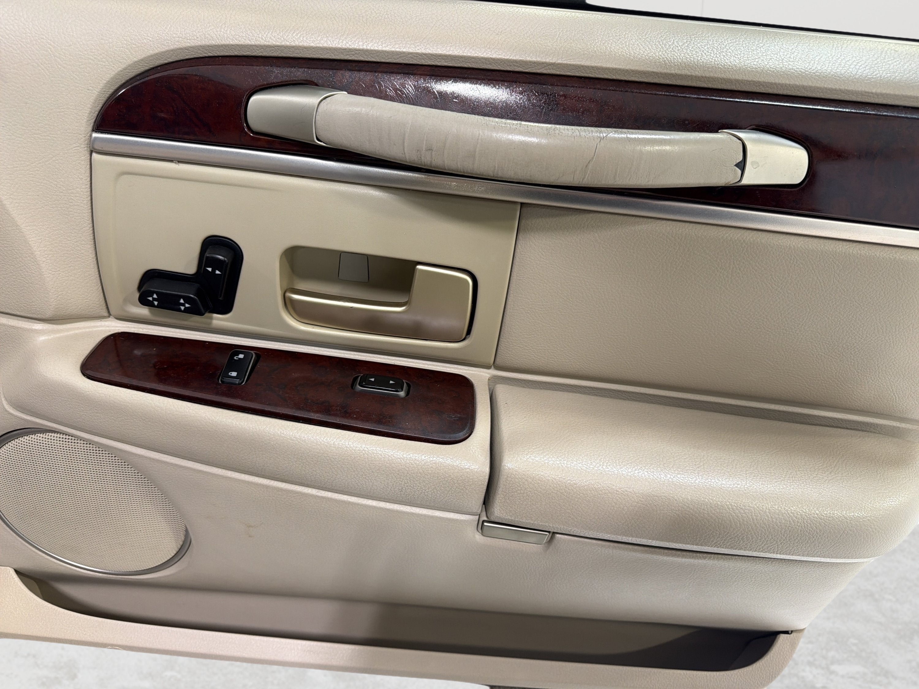 2004 Lincoln Town Car Signature