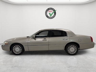 2004 Lincoln Town Car Signature