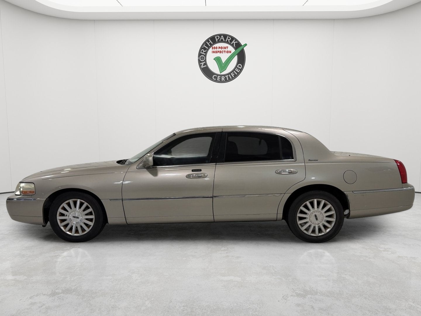 2004 Lincoln Town Car Signature
