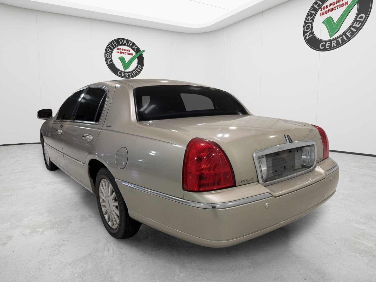 2004 Lincoln Town Car Signature