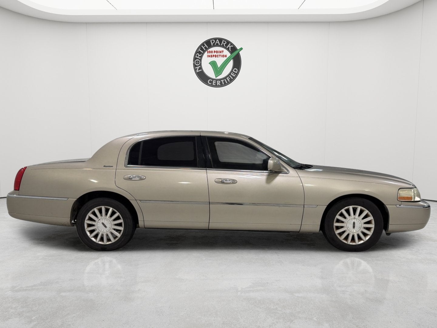 2004 Lincoln Town Car Signature