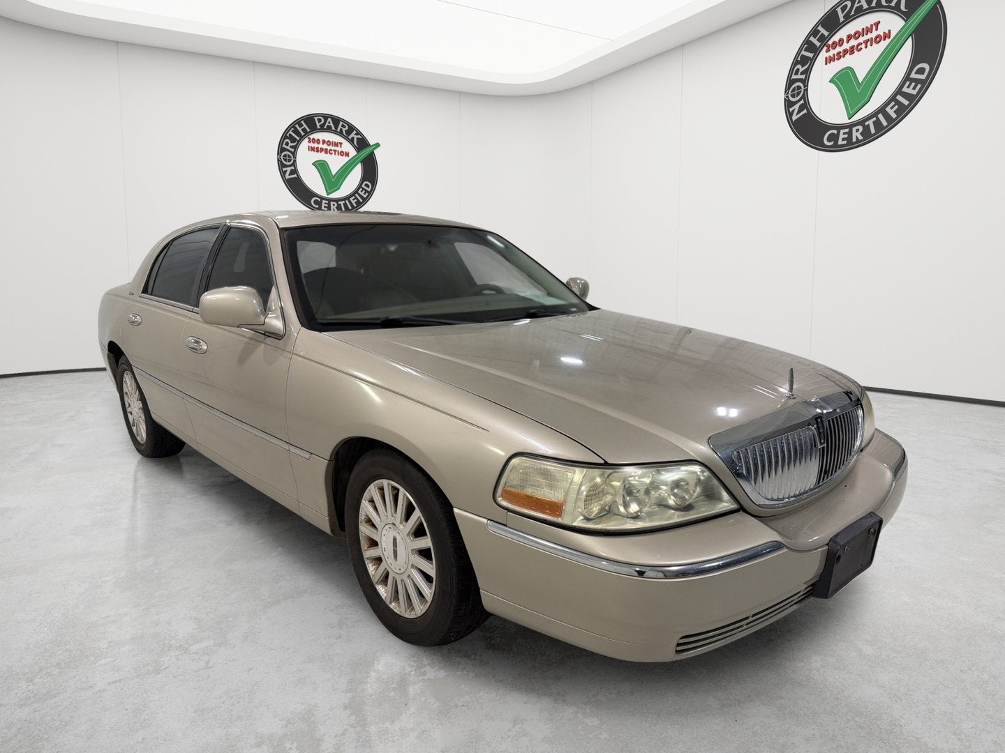 2004 Lincoln Town Car Signature