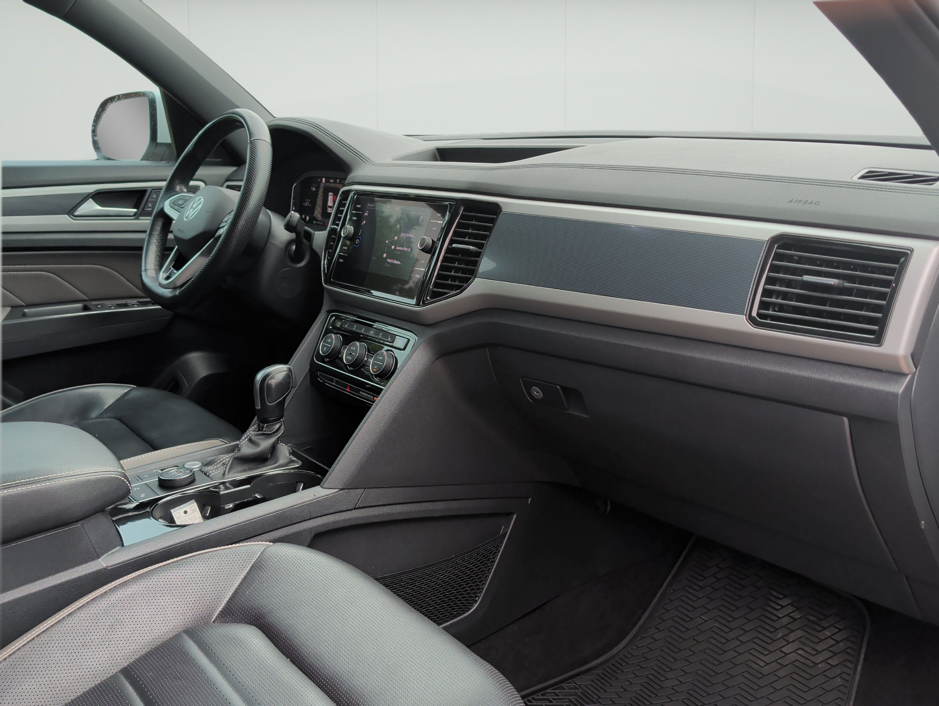 2022 Volkswagen Atlas Cross Sport 3.6L V6 SEL Premium R-Line
