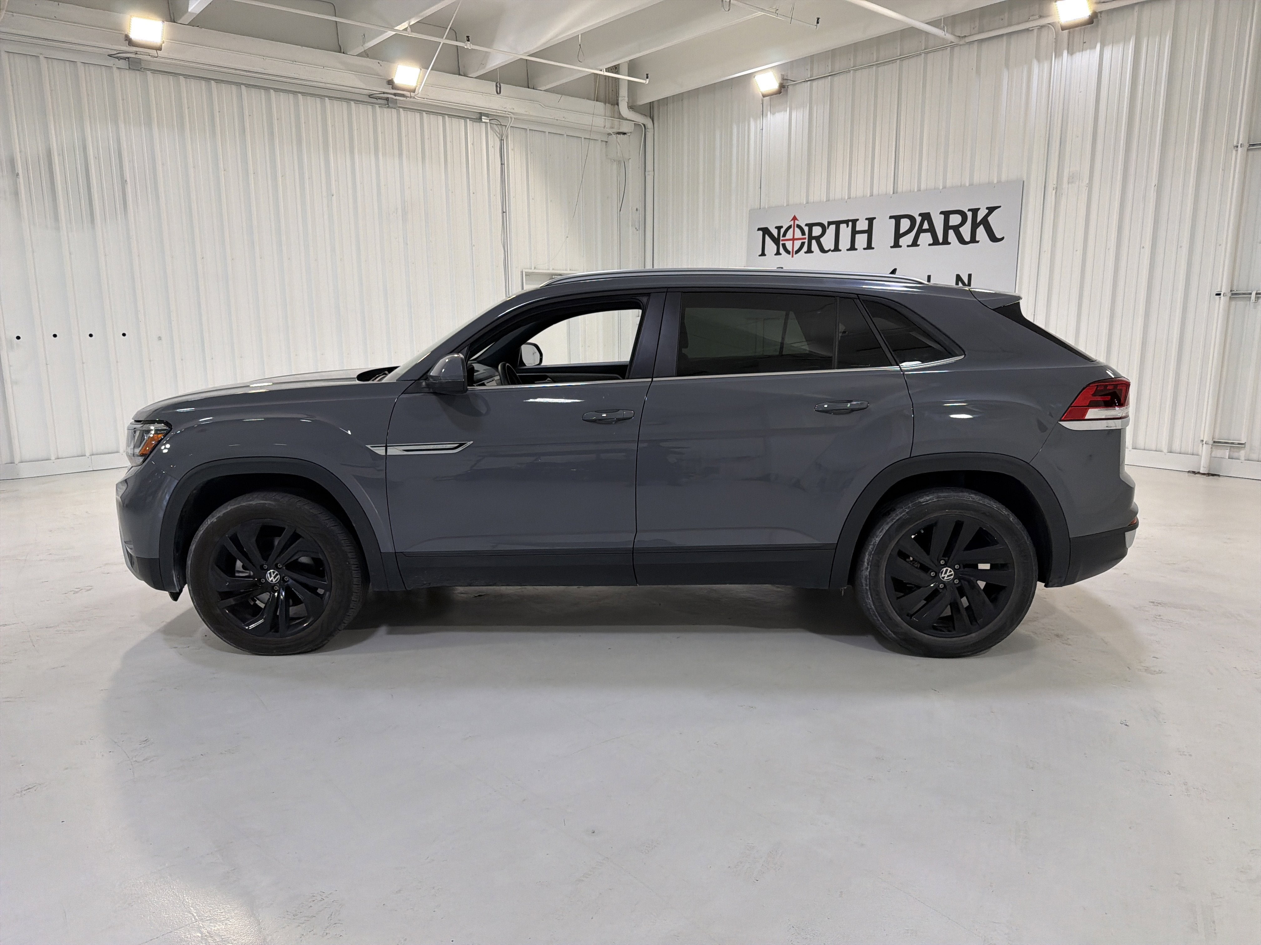 2022 Volkswagen Atlas Cross Sport 3.6L V6 SE w/Technology