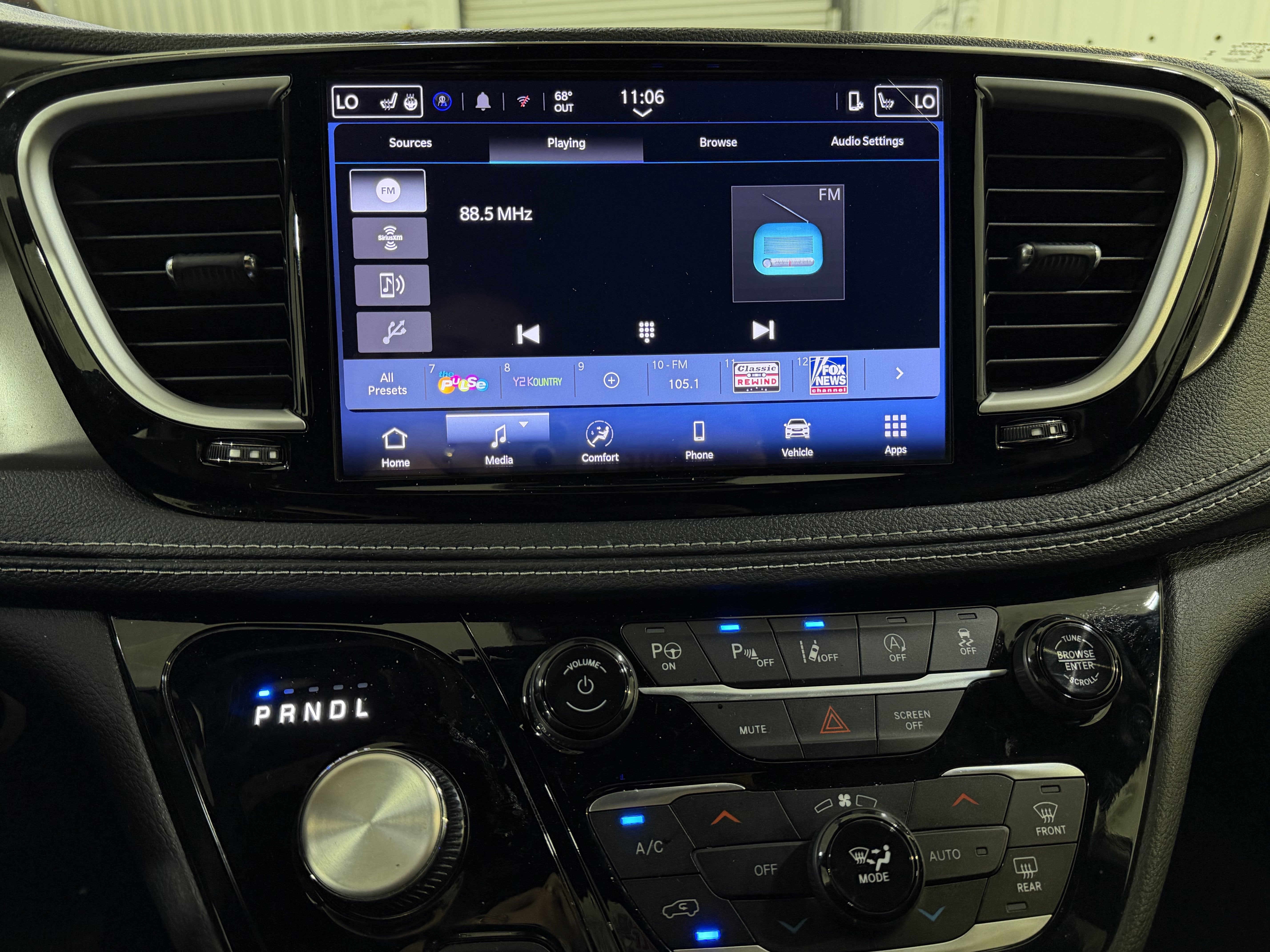 2025 Chrysler Pacifica Select