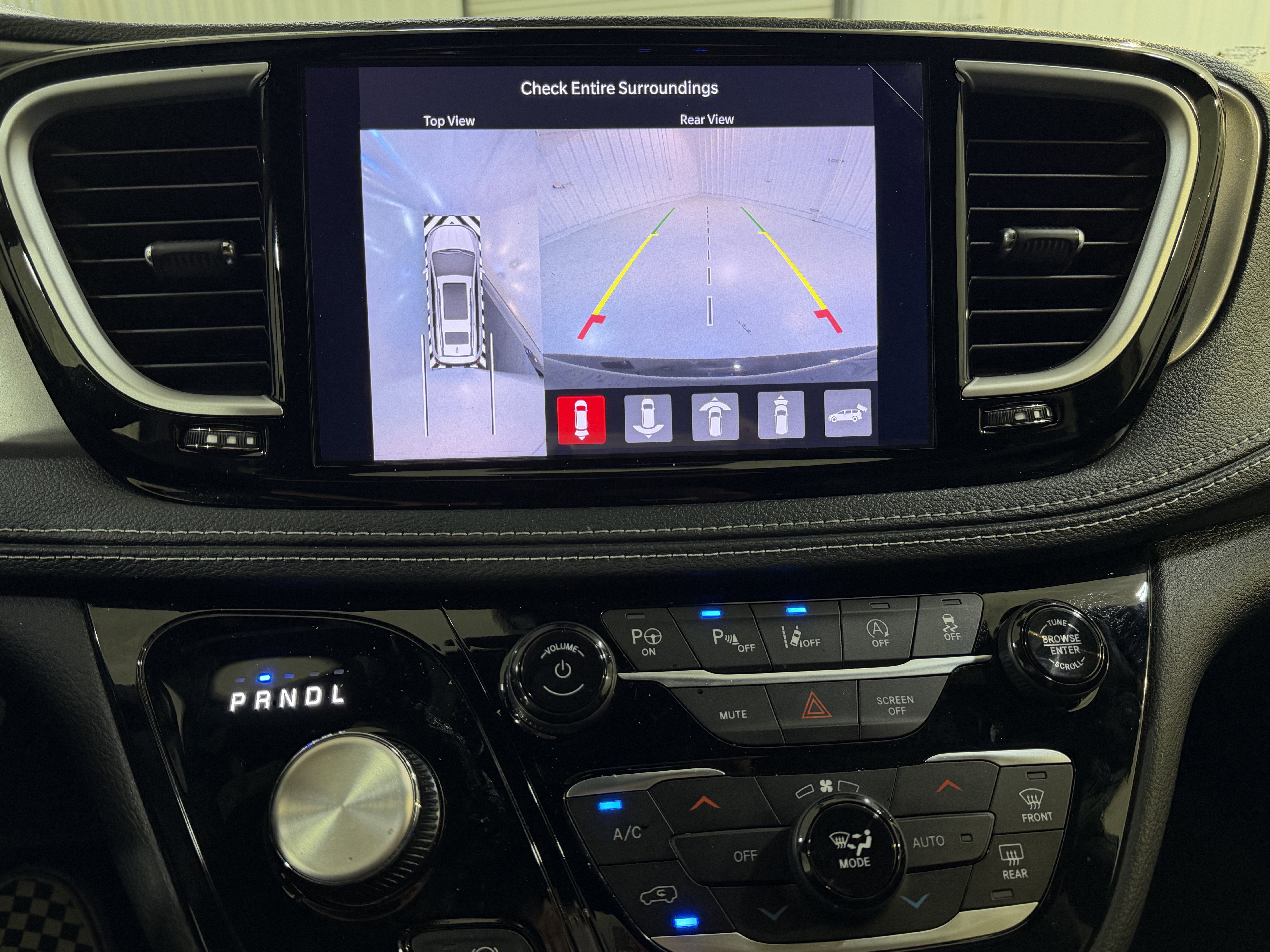 2025 Chrysler Pacifica Select