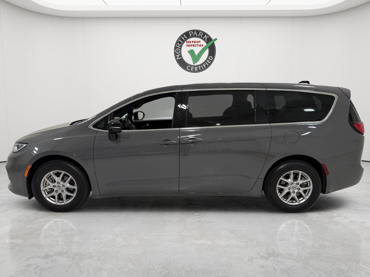 2025 Chrysler Pacifica Select
