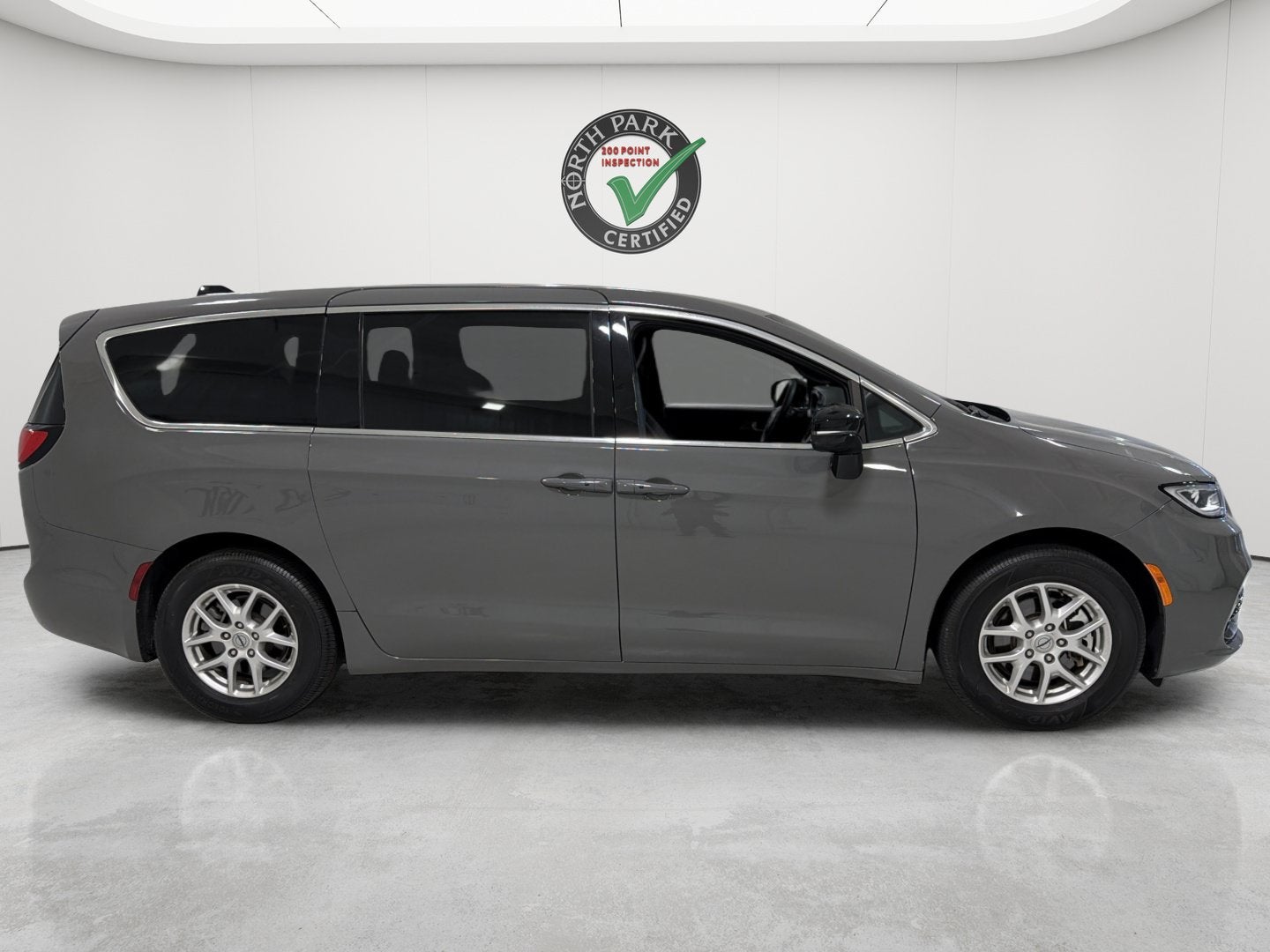 2025 Chrysler Pacifica Select