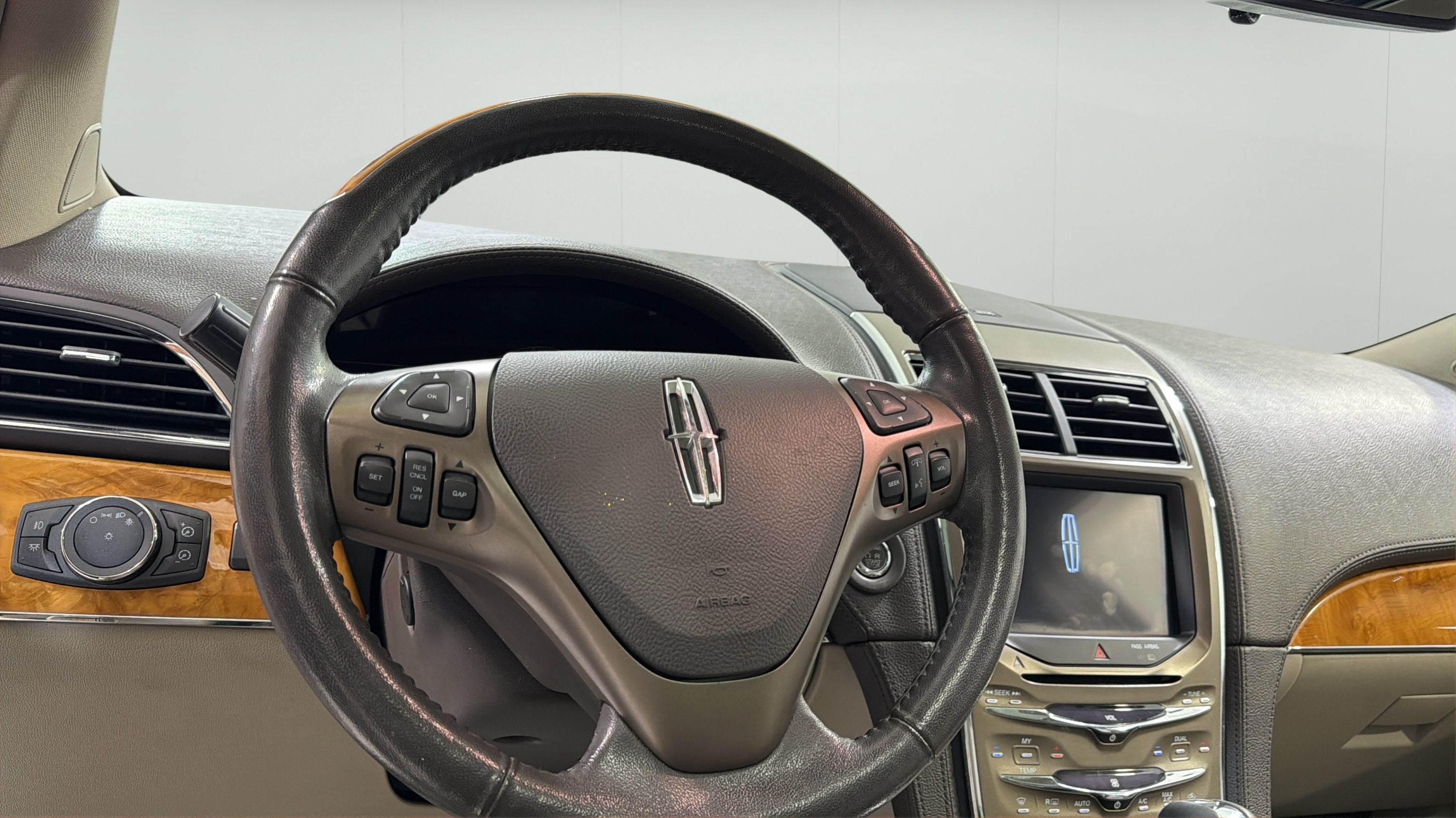 2012 Lincoln MKX Base