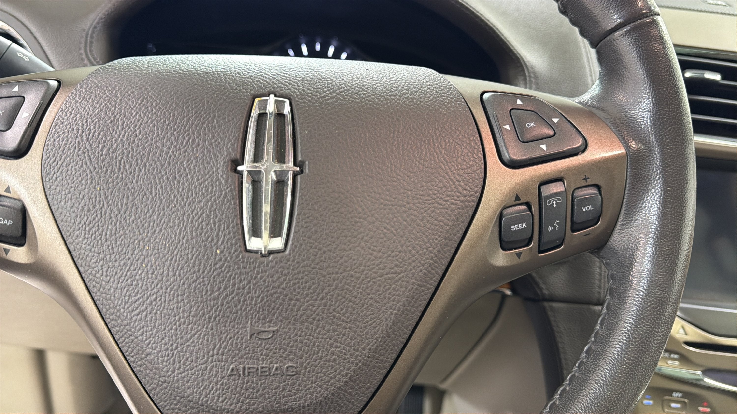 2012 Lincoln MKX Base