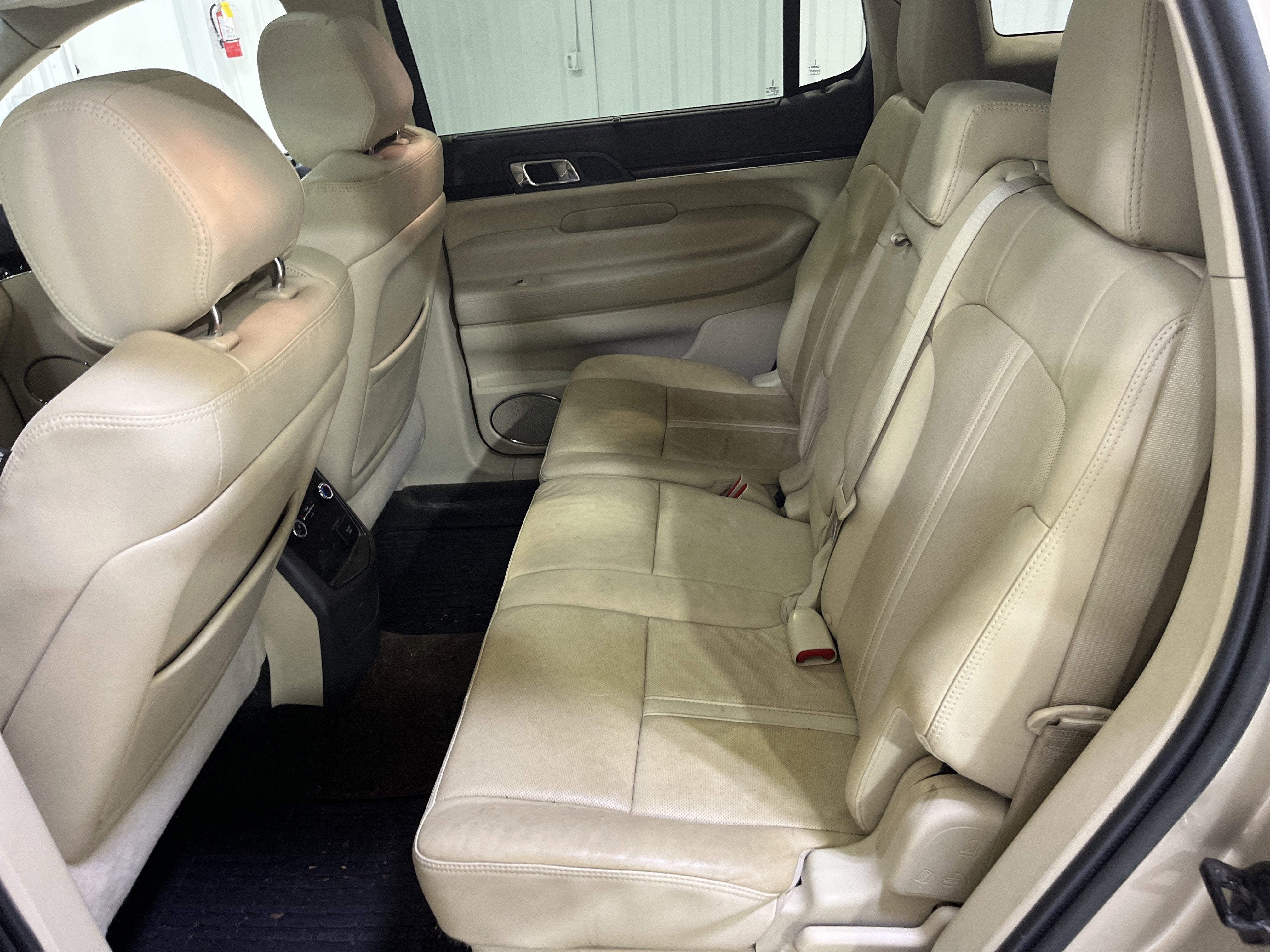 2017 Lincoln MKT Elite