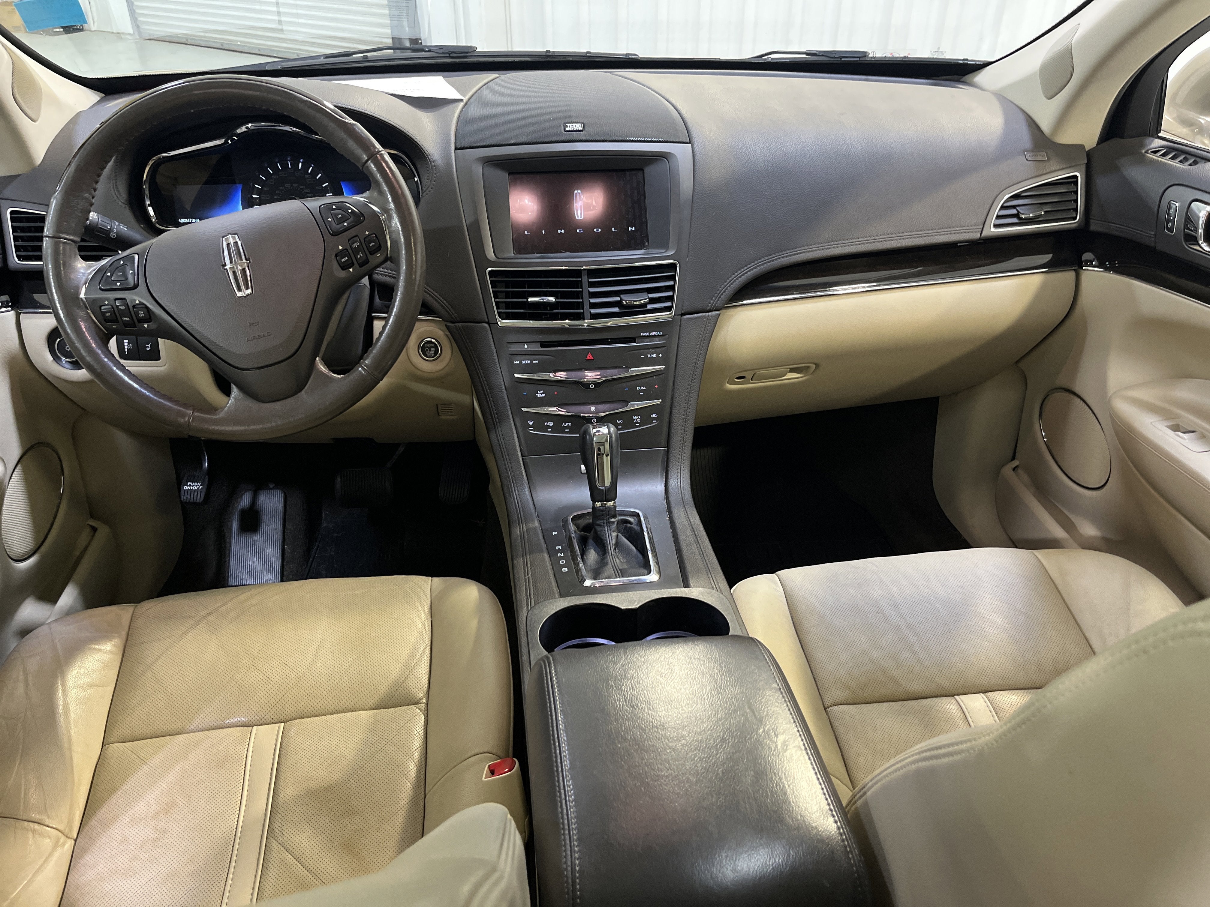 2017 Lincoln MKT Elite