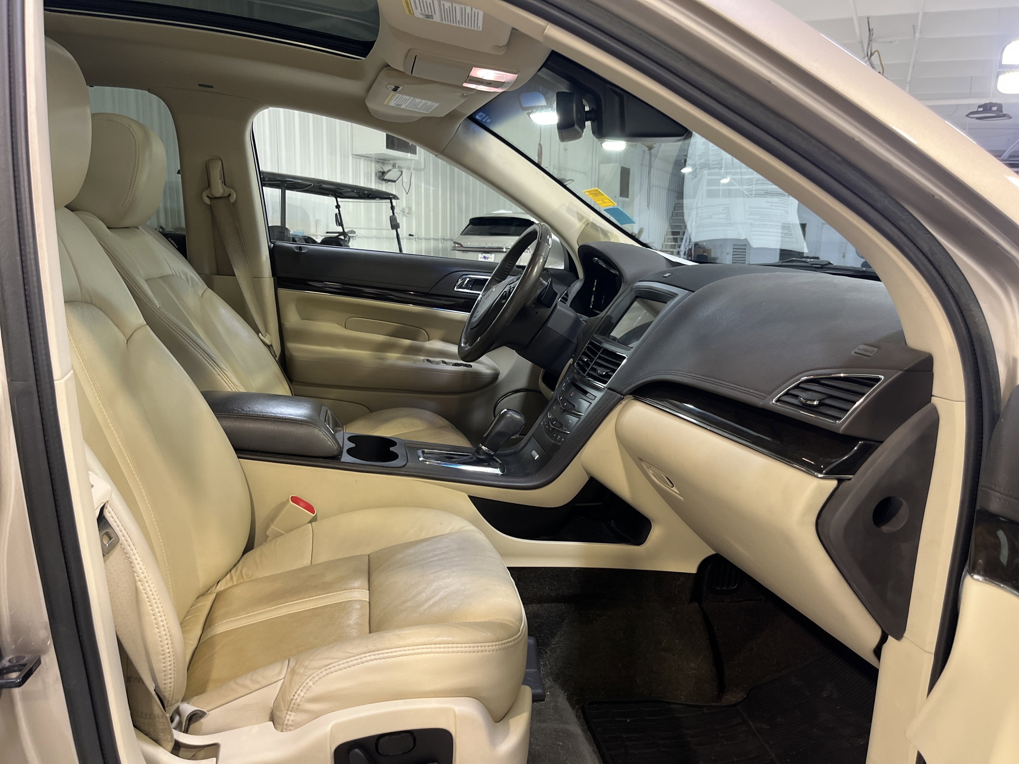 2017 Lincoln MKT Elite