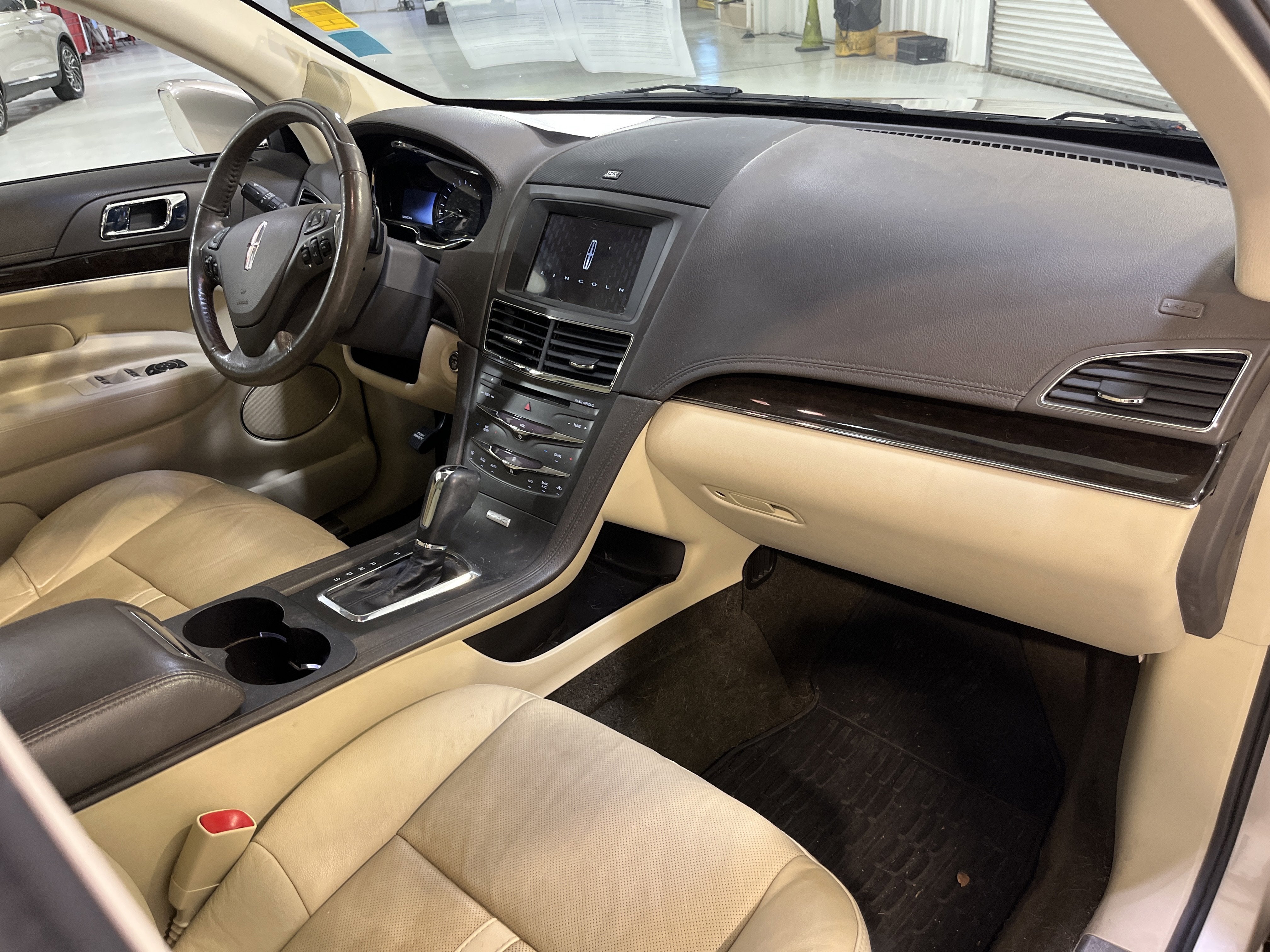 2017 Lincoln MKT Elite