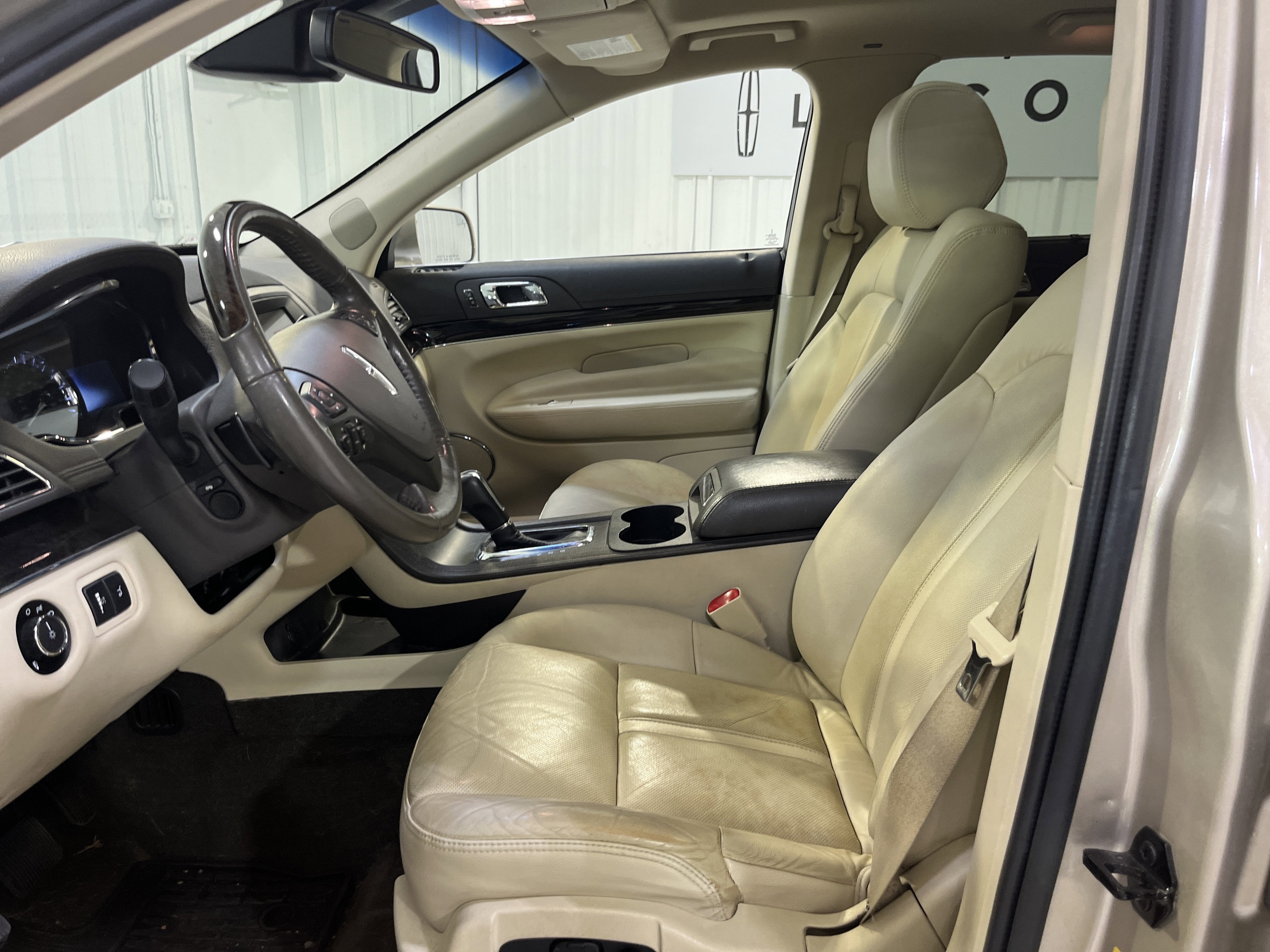 2017 Lincoln MKT Elite