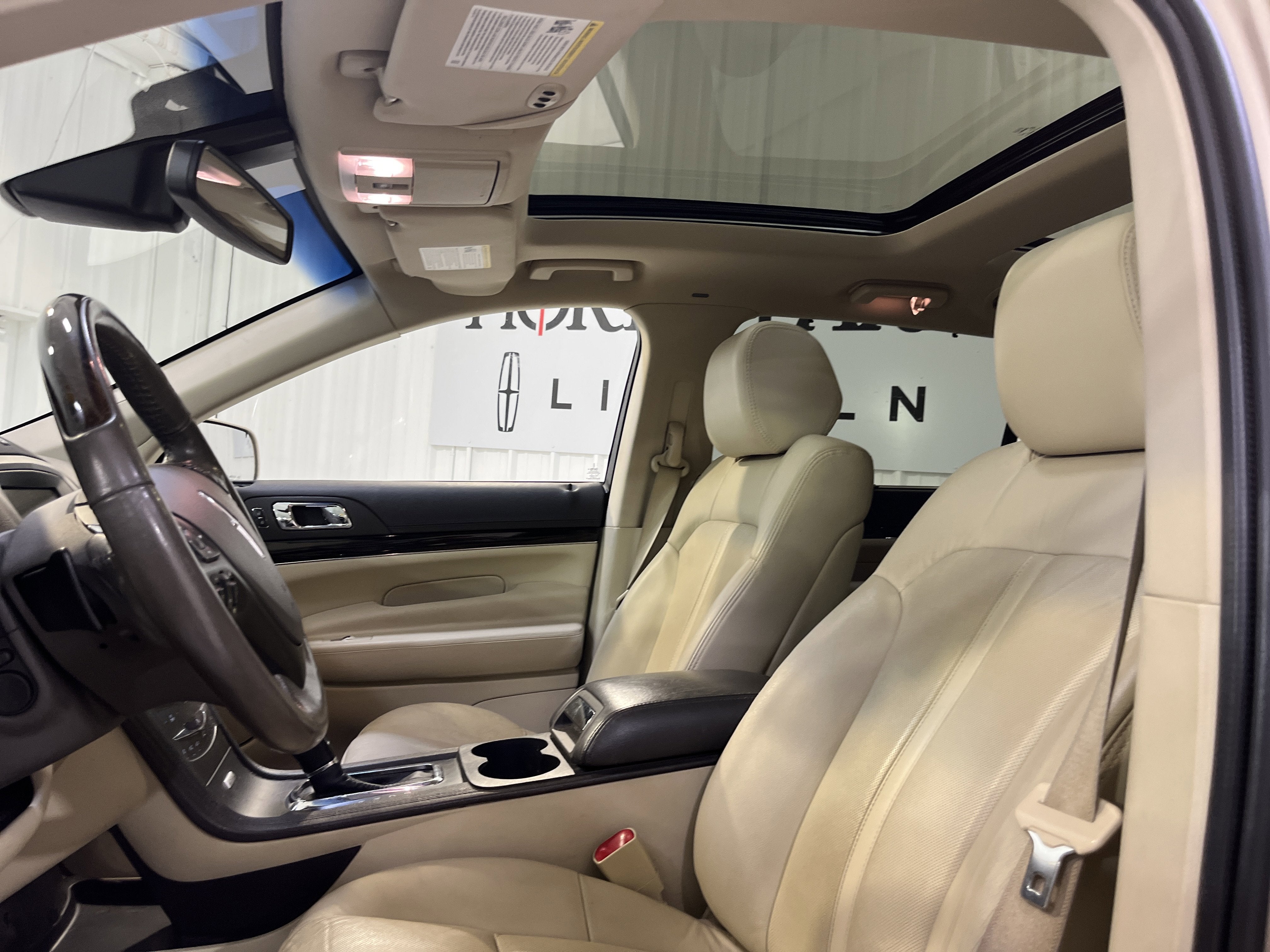 2017 Lincoln MKT Elite