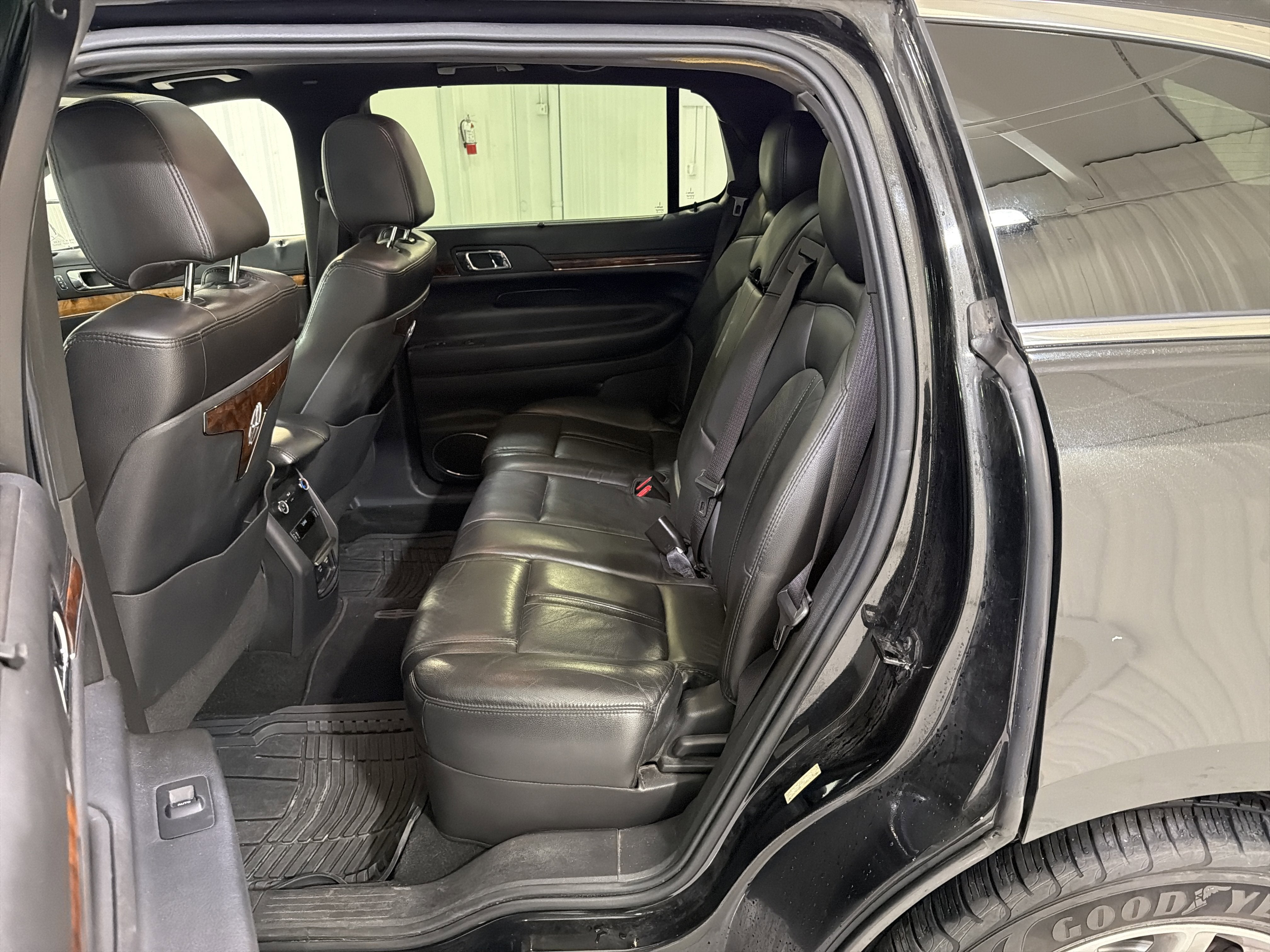 2013 Lincoln MKT Livery