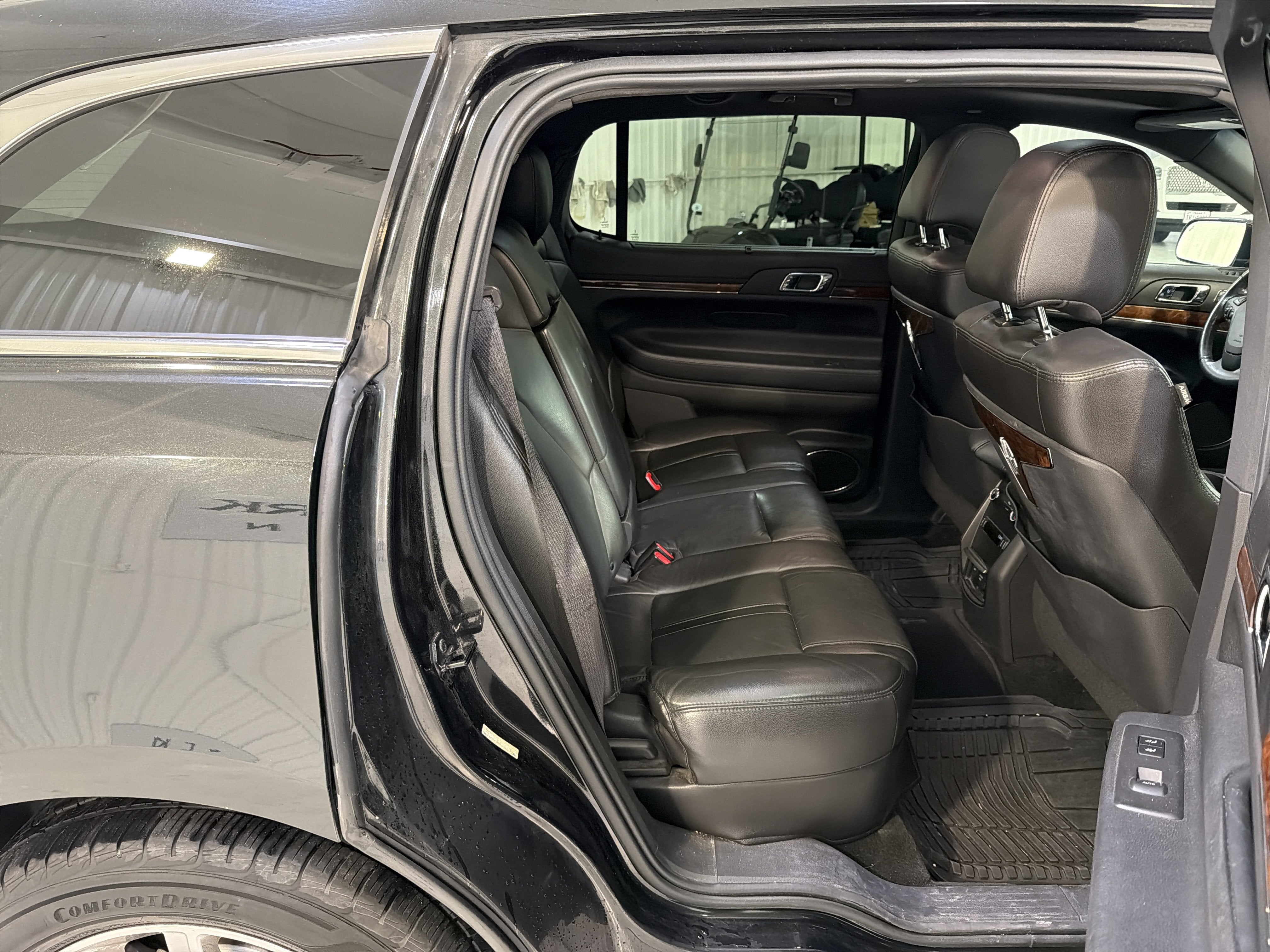 2013 Lincoln MKT Livery