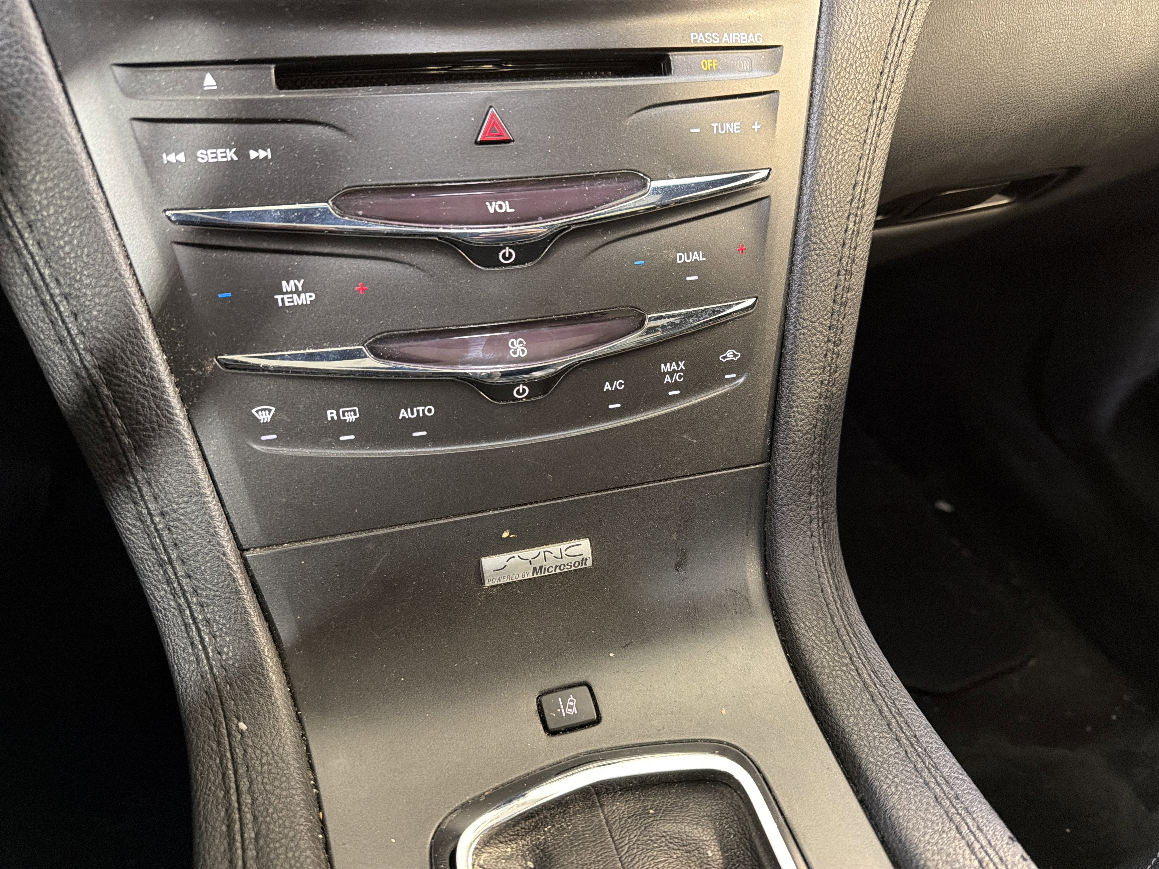 2013 Lincoln MKT Livery