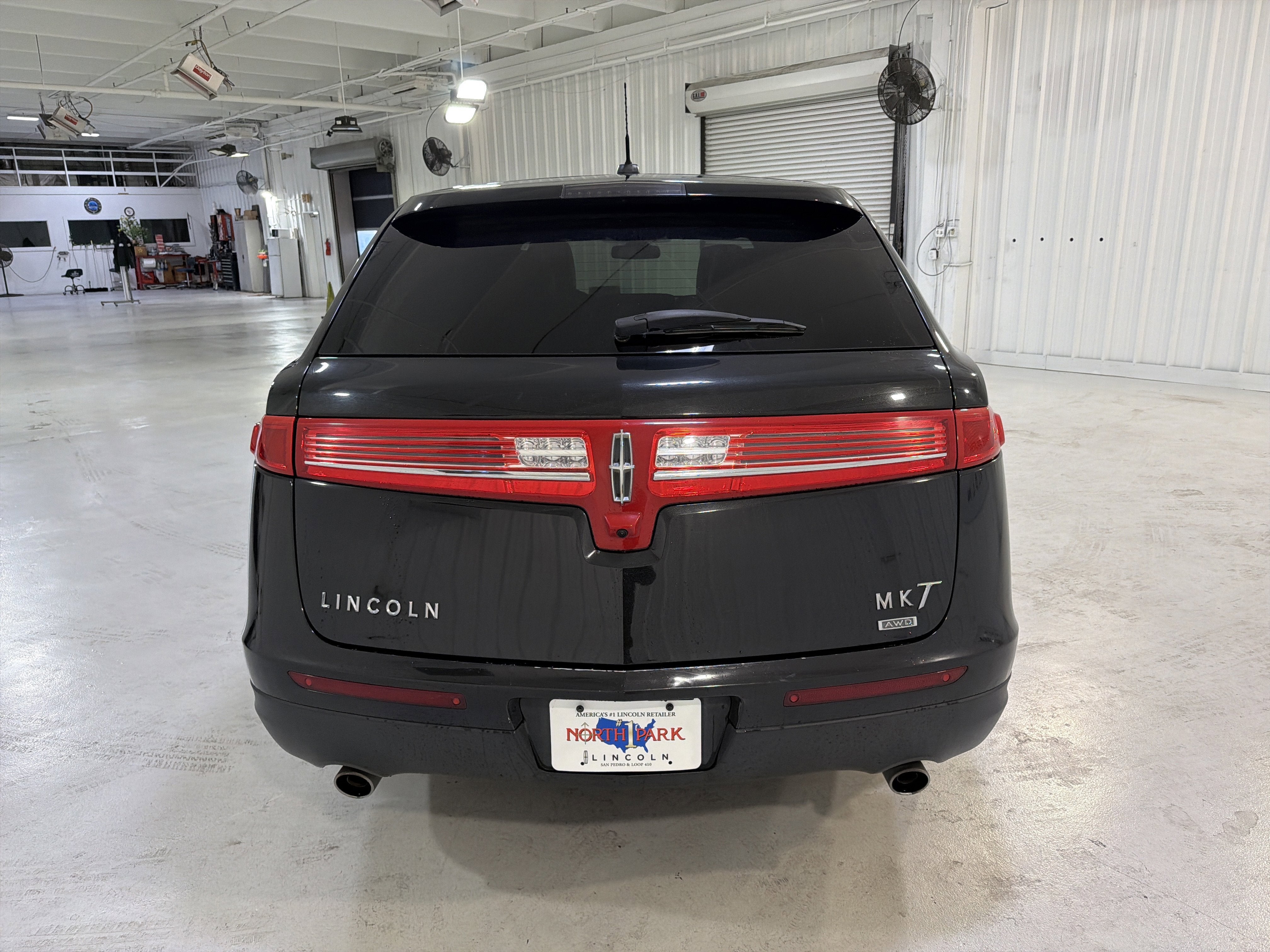2013 Lincoln MKT Livery