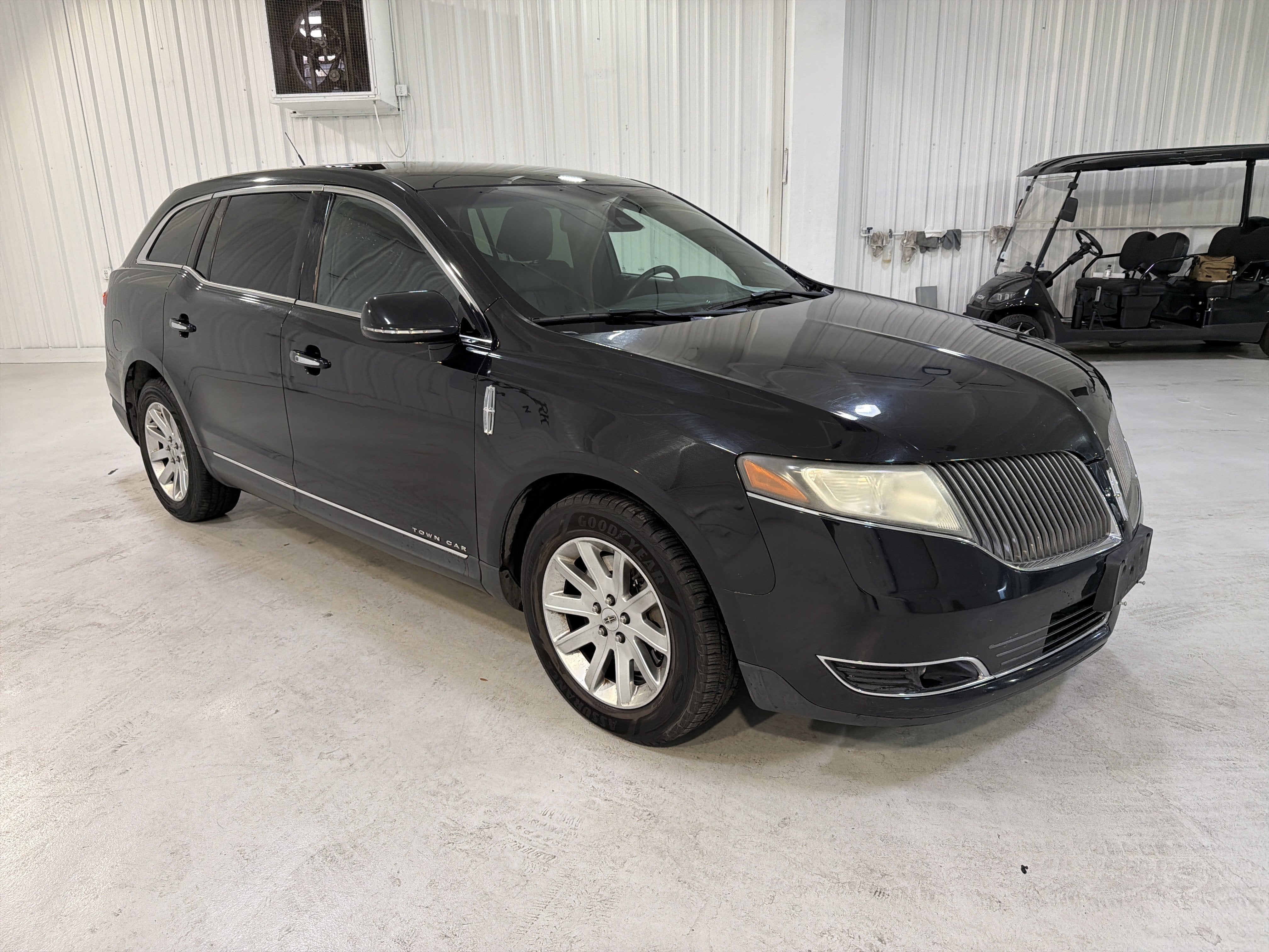 2013 Lincoln MKT Livery