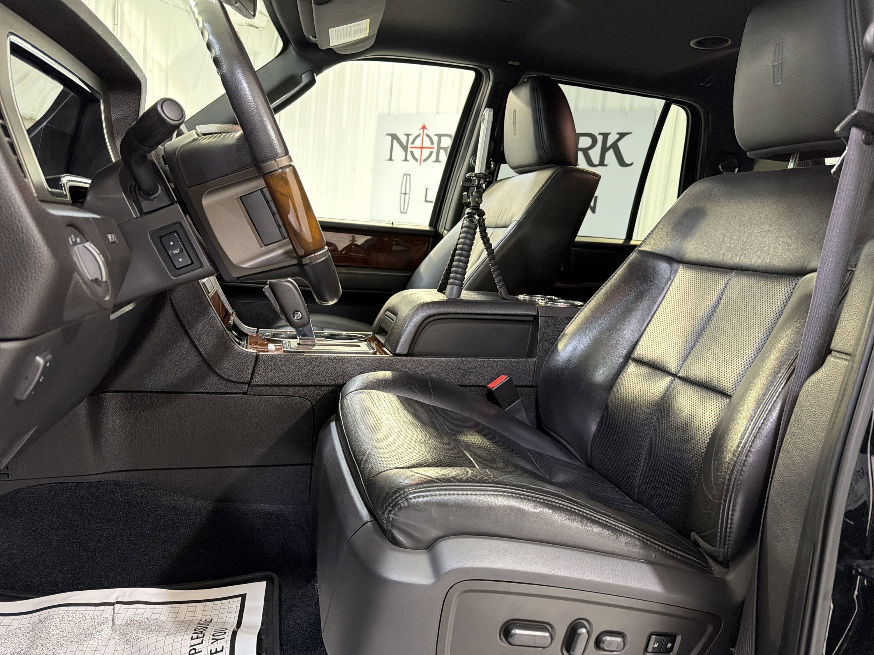 2012 Lincoln Navigator Base