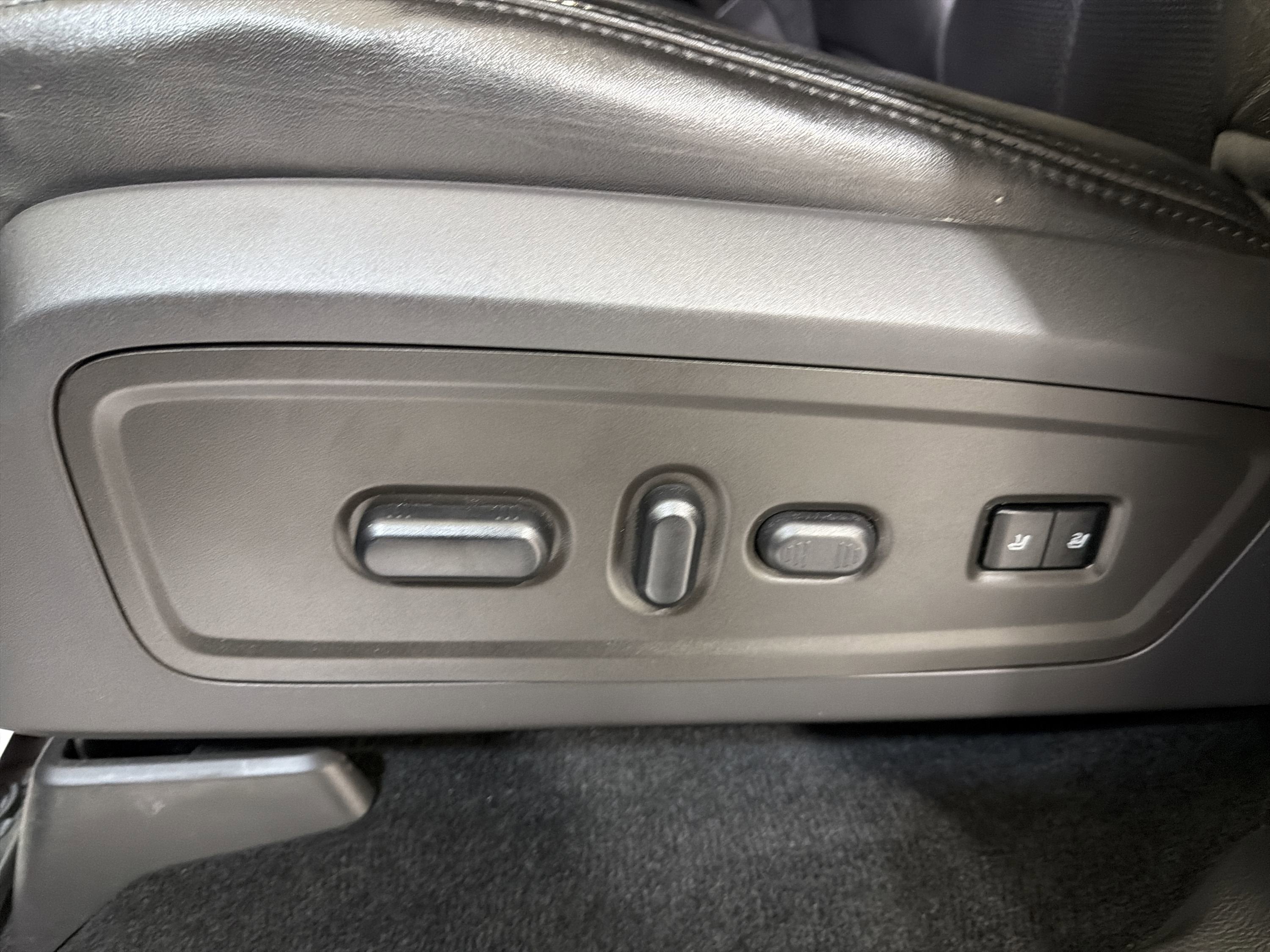 2012 Lincoln Navigator Base
