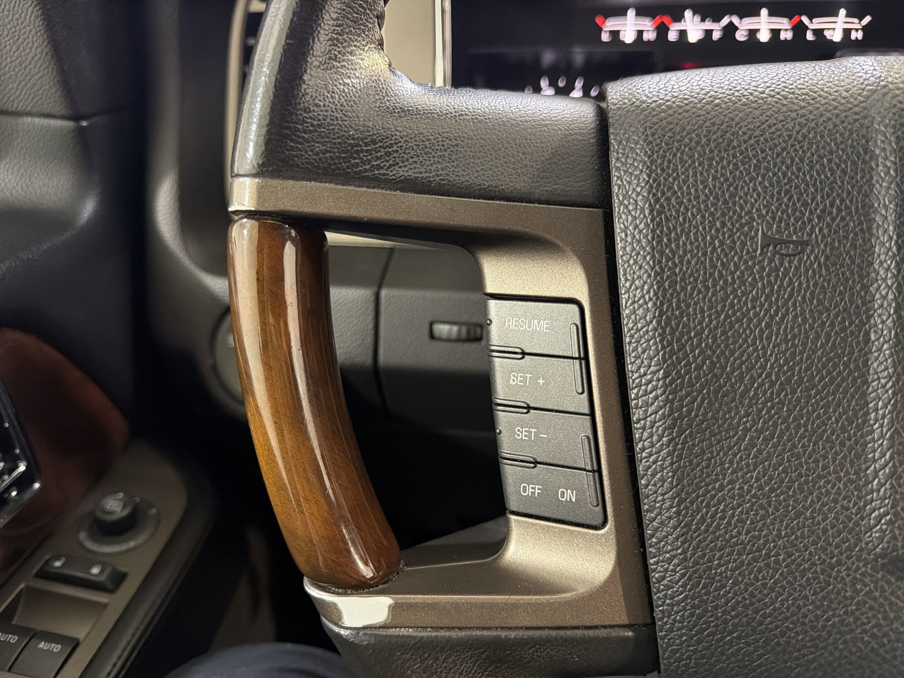 2012 Lincoln Navigator Base