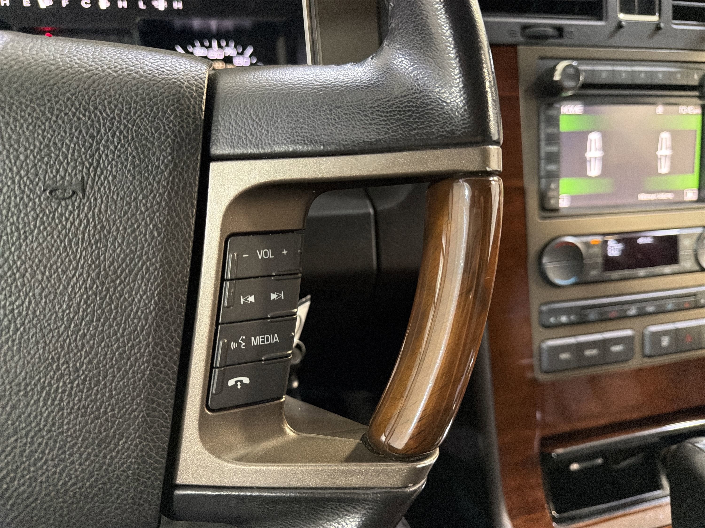 2012 Lincoln Navigator Base