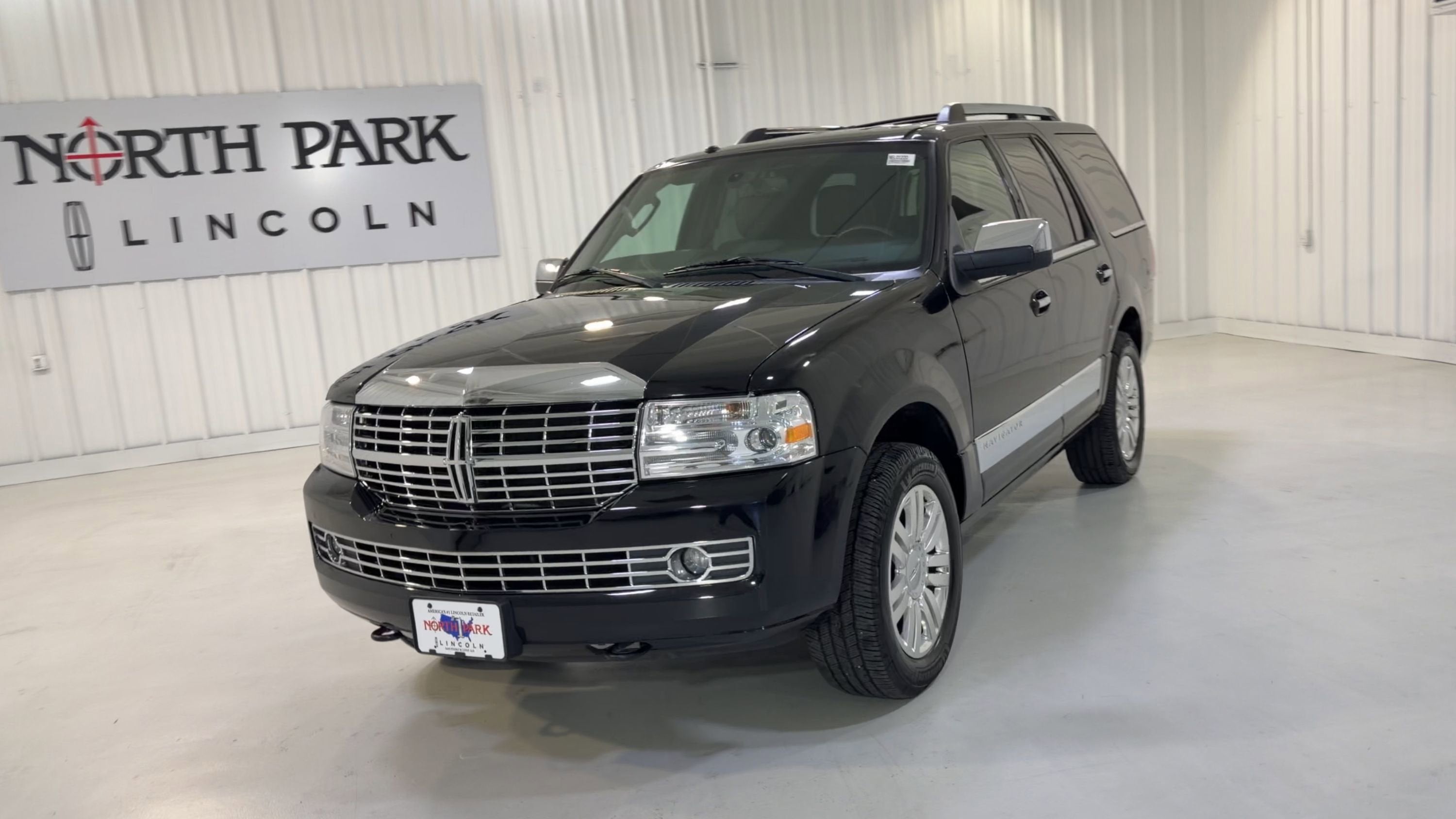 2012 Lincoln Navigator Base