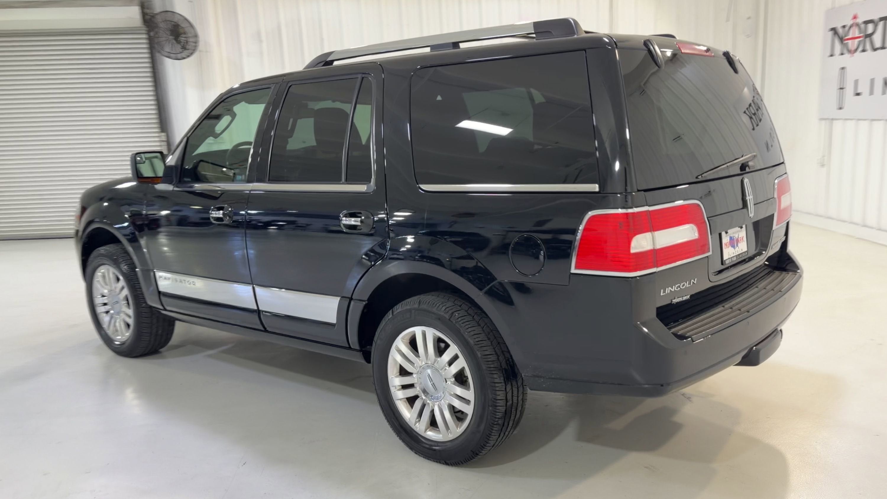 2012 Lincoln Navigator Base