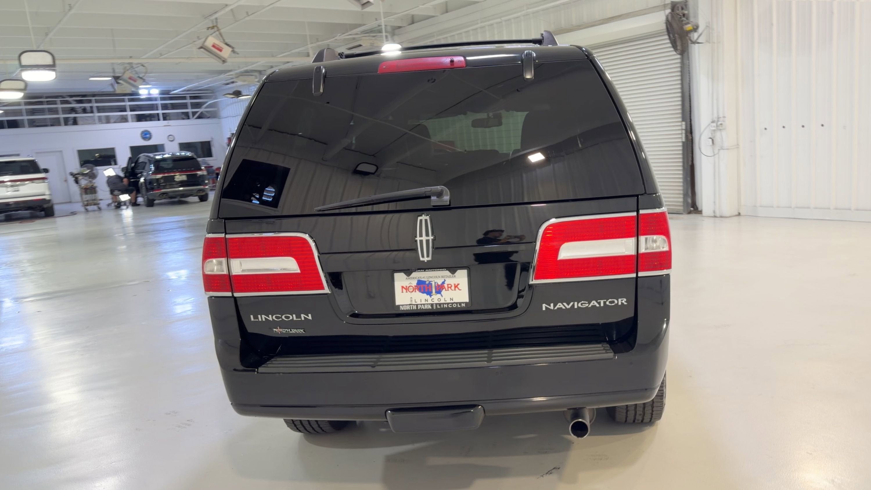 2012 Lincoln Navigator Base