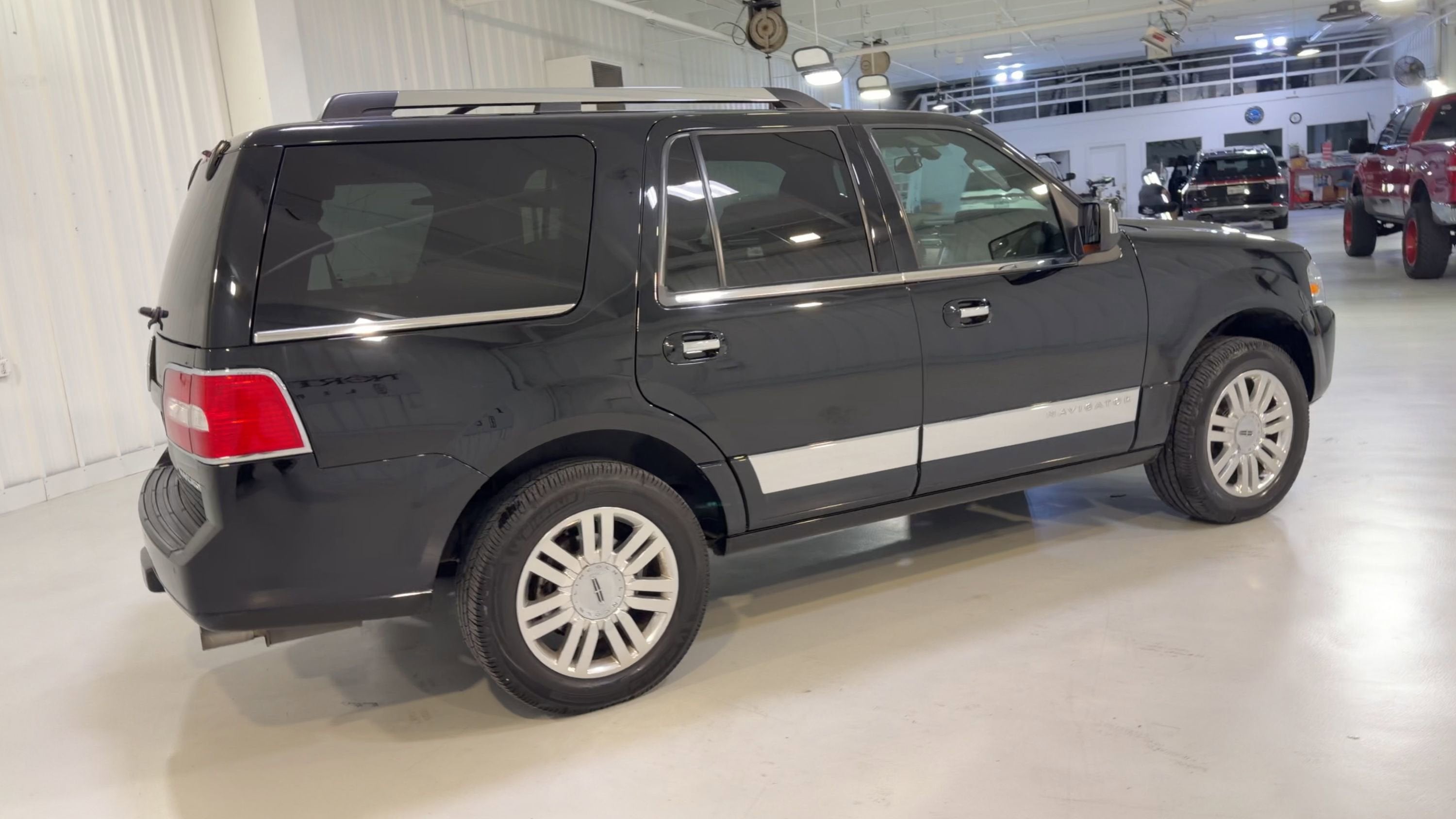 2012 Lincoln Navigator Base