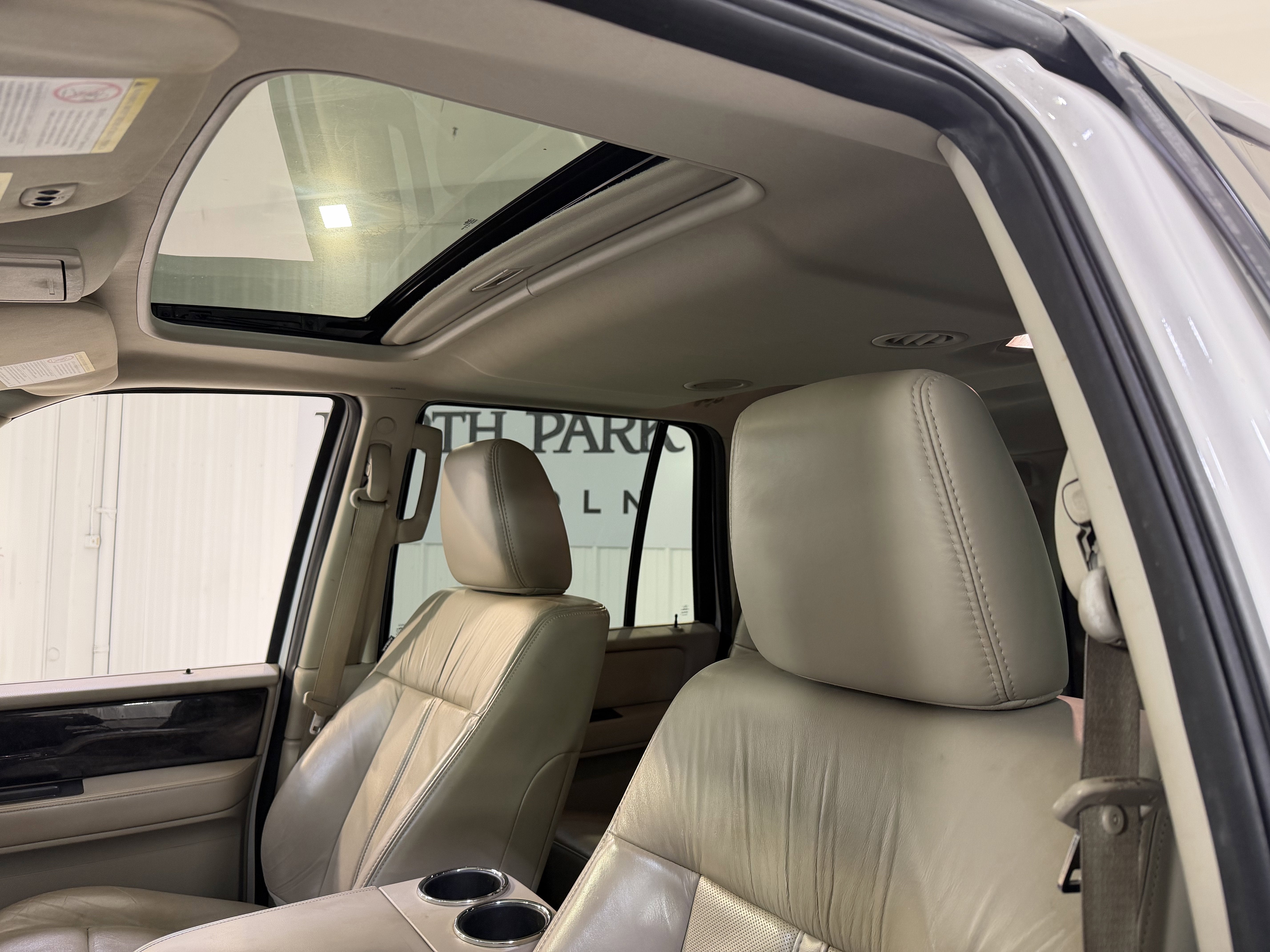 2015 Lincoln Navigator Base