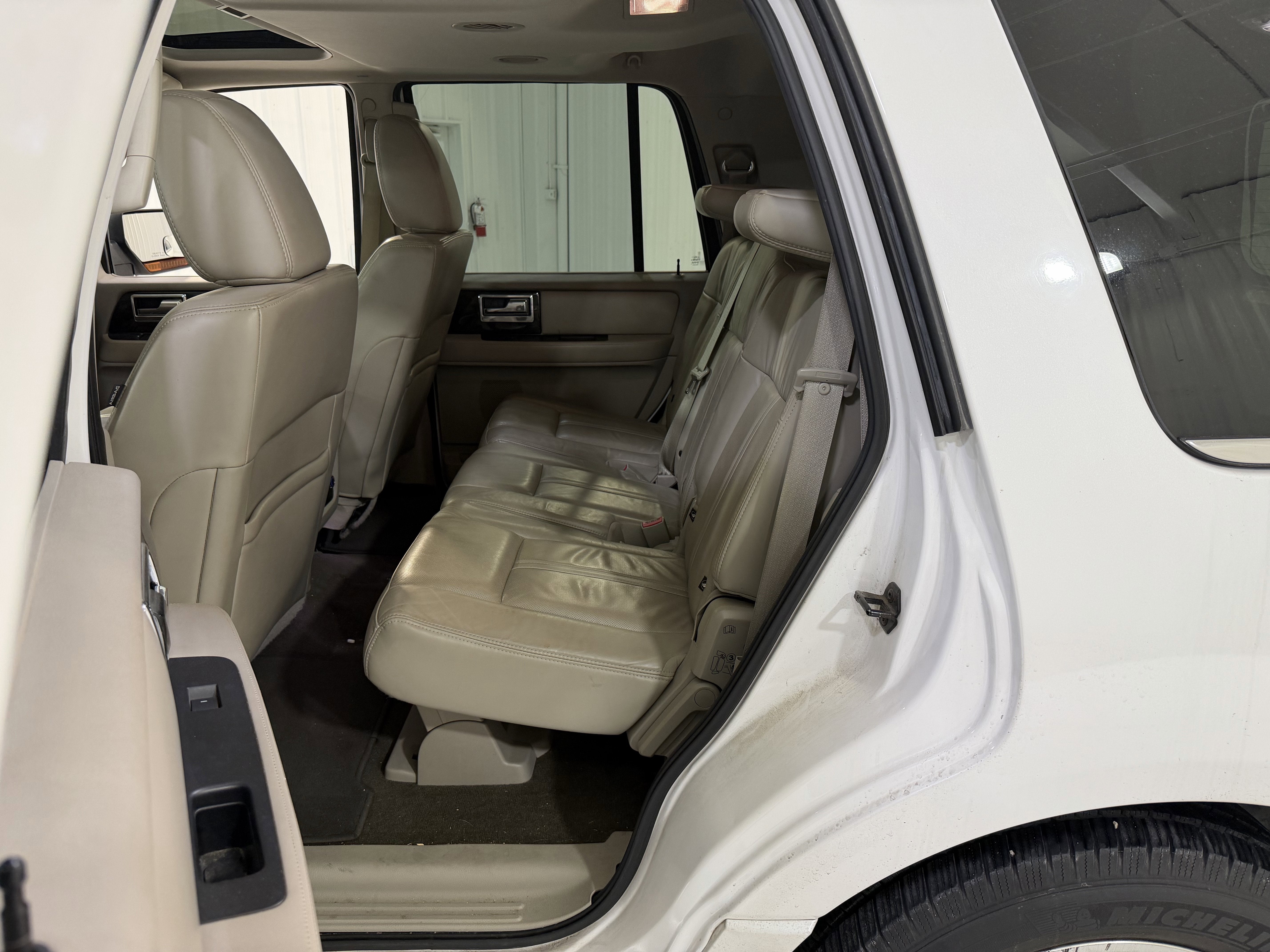 2015 Lincoln Navigator Base