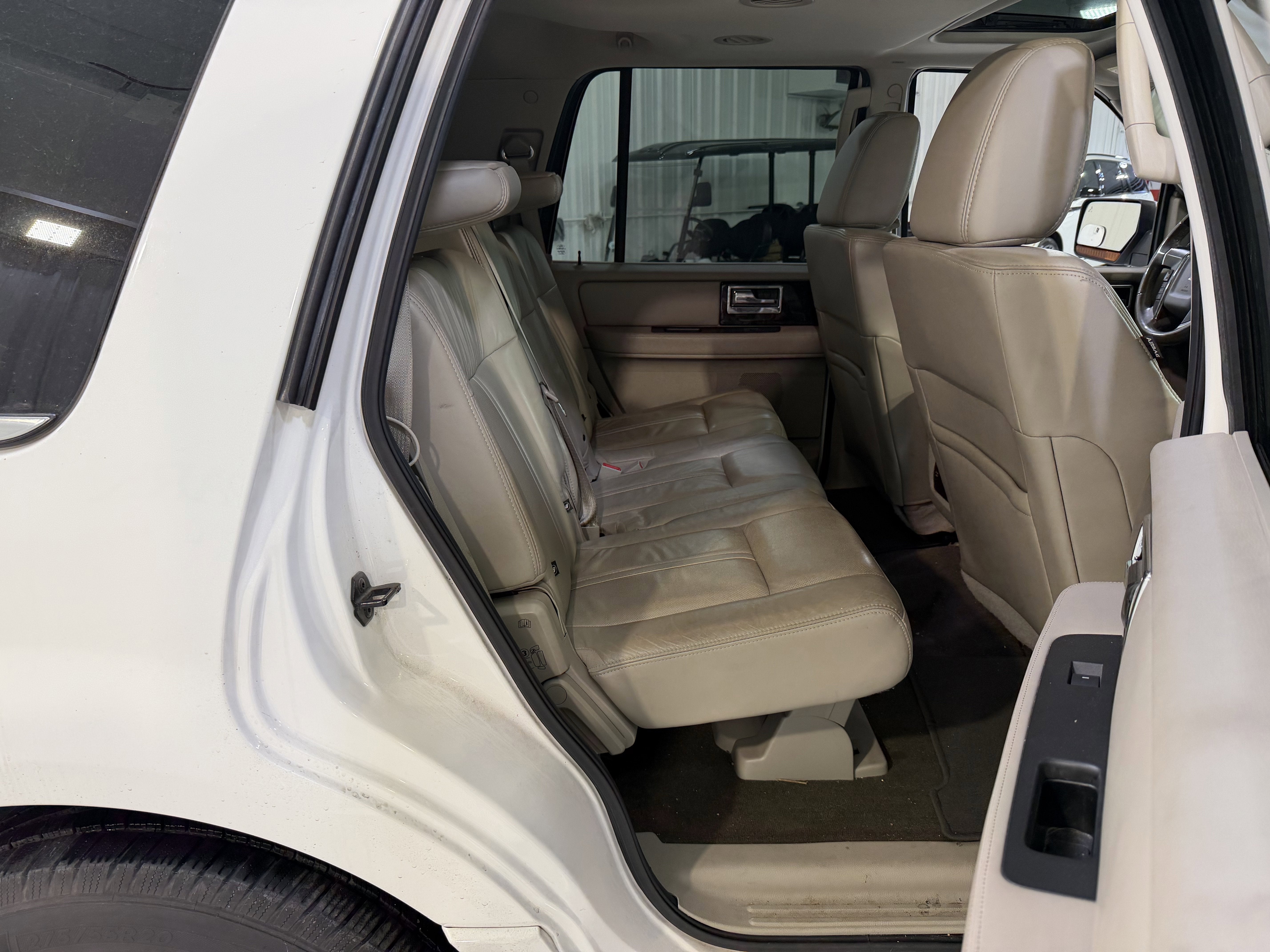 2015 Lincoln Navigator Base