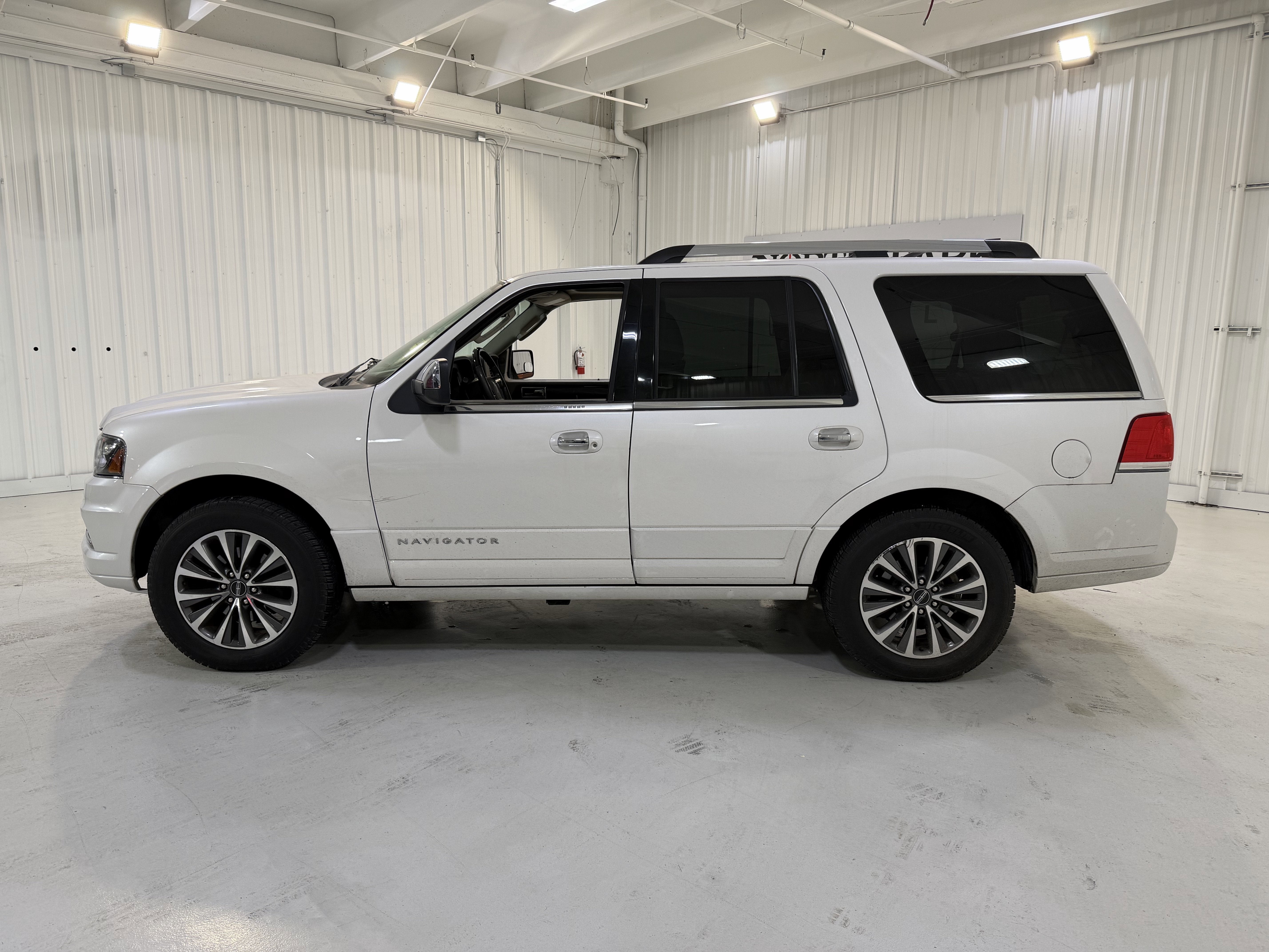 2015 Lincoln Navigator Base