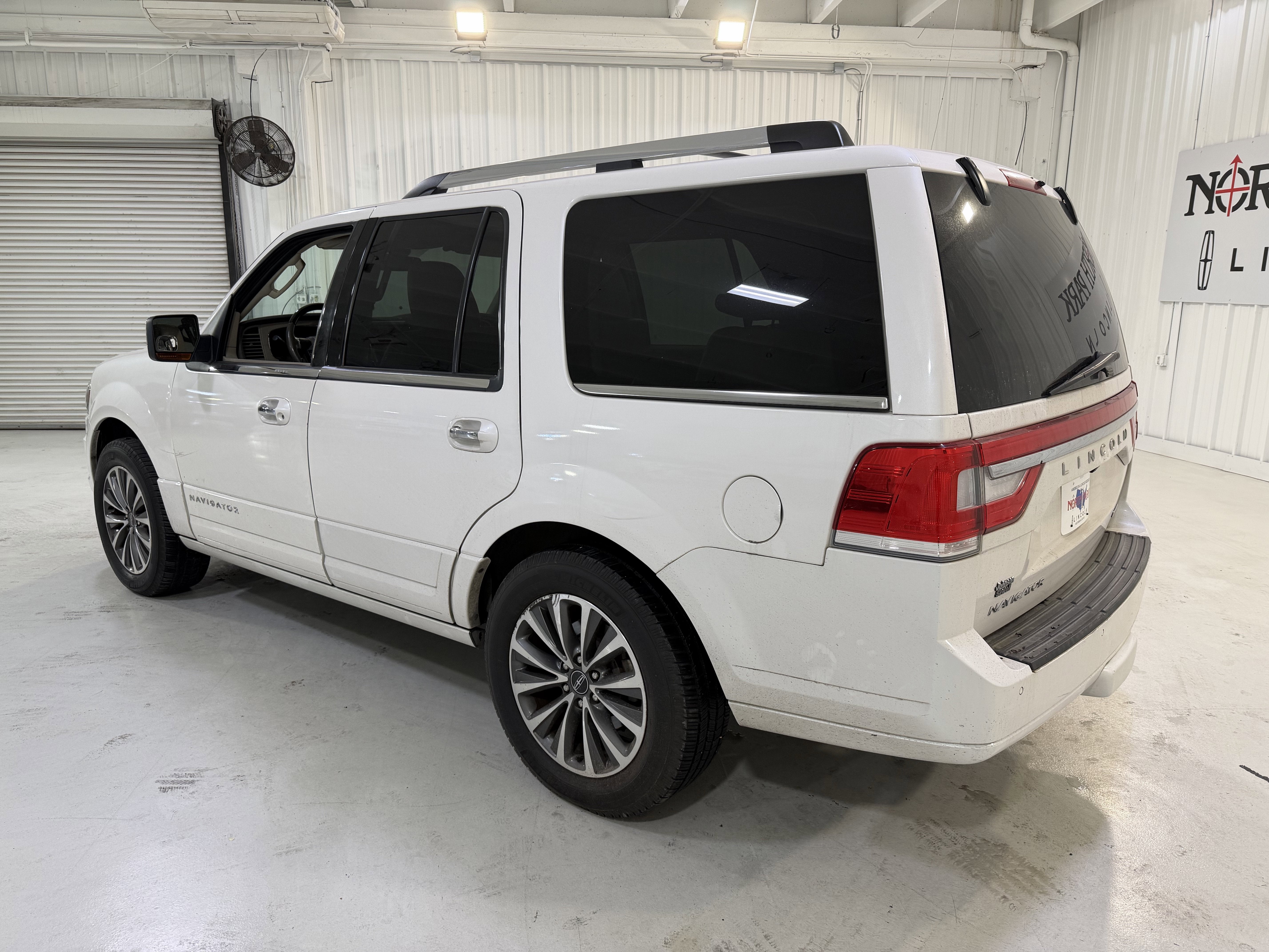 2015 Lincoln Navigator Base