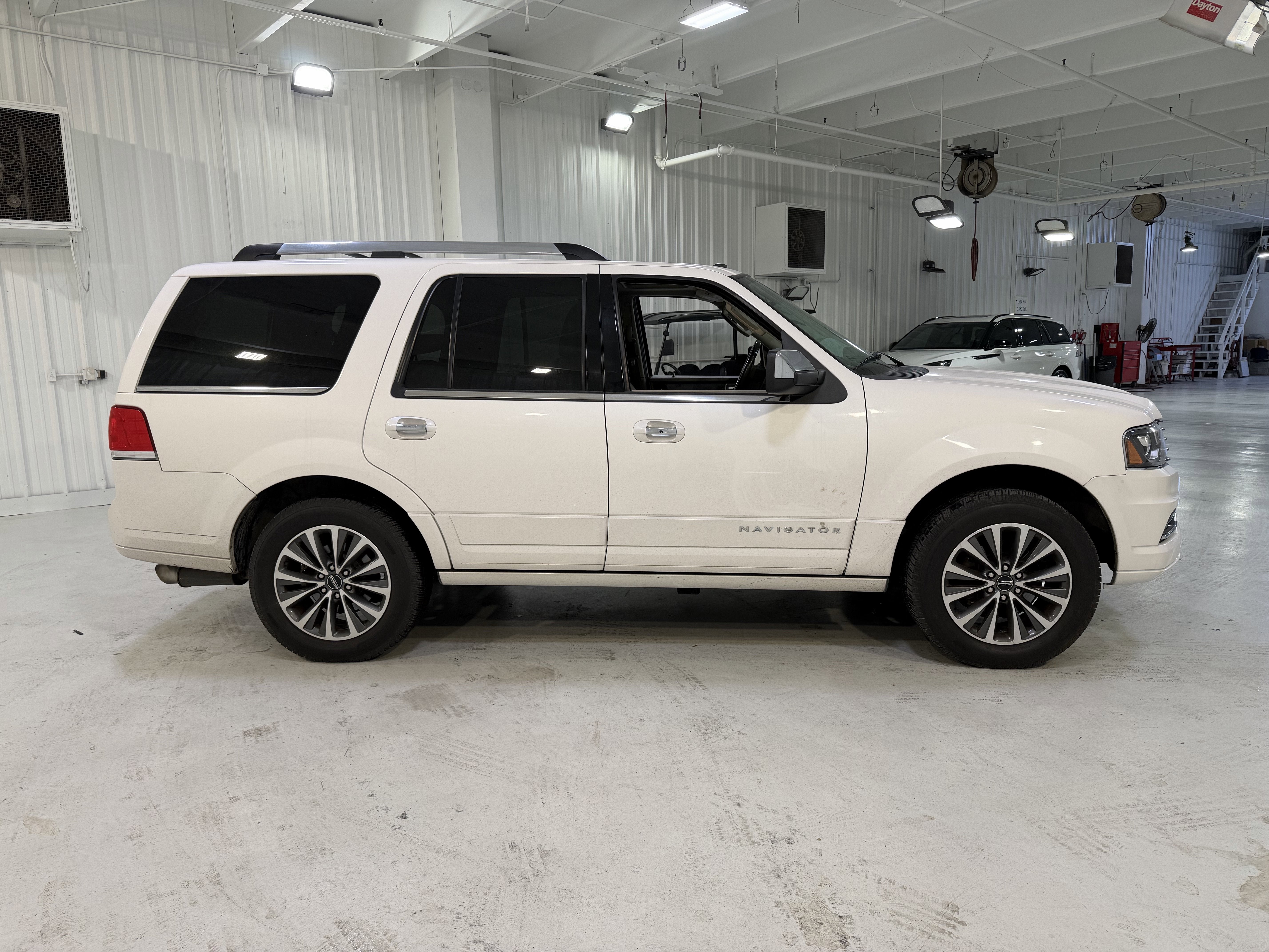 2015 Lincoln Navigator Base