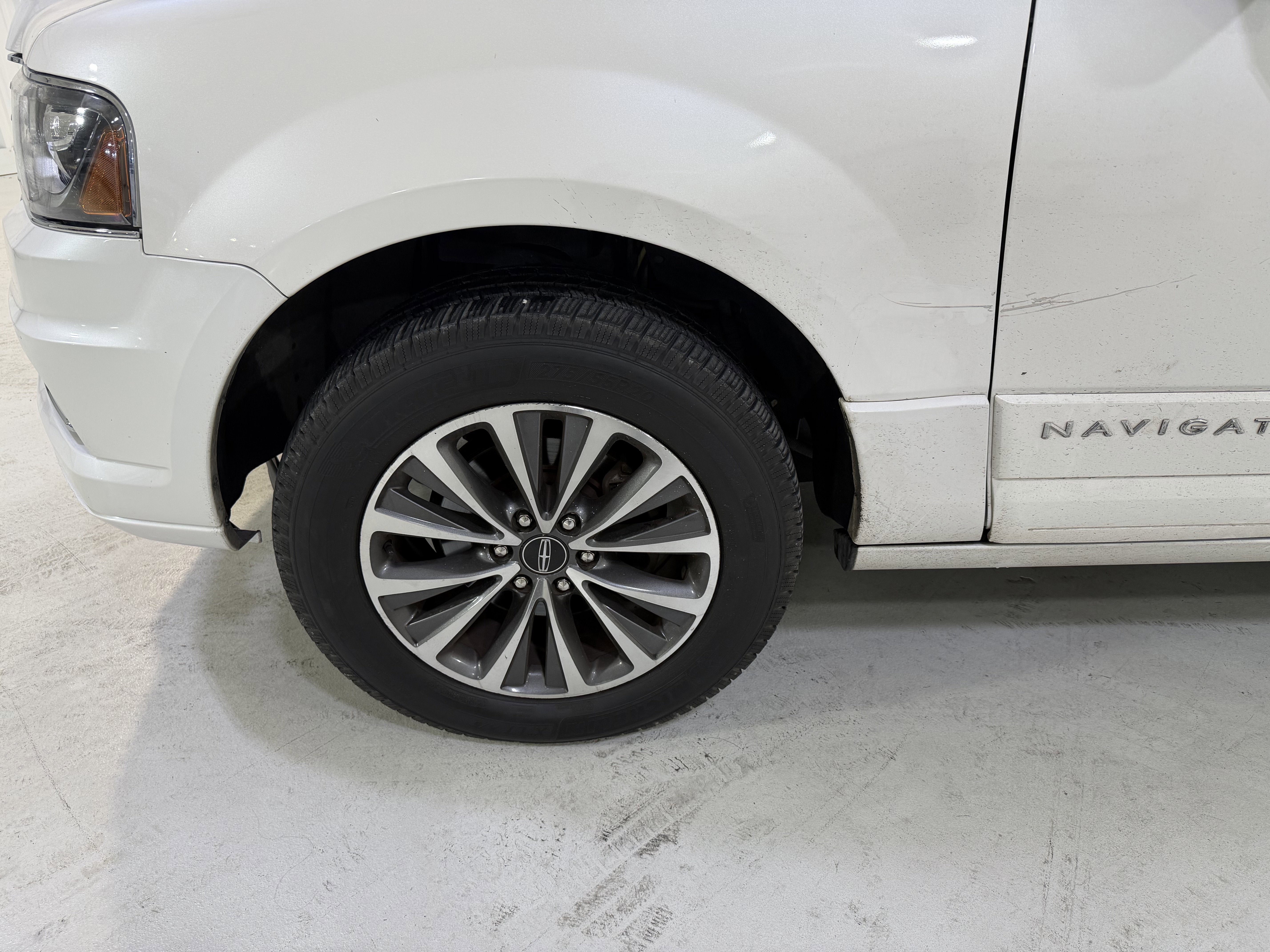 2015 Lincoln Navigator Base