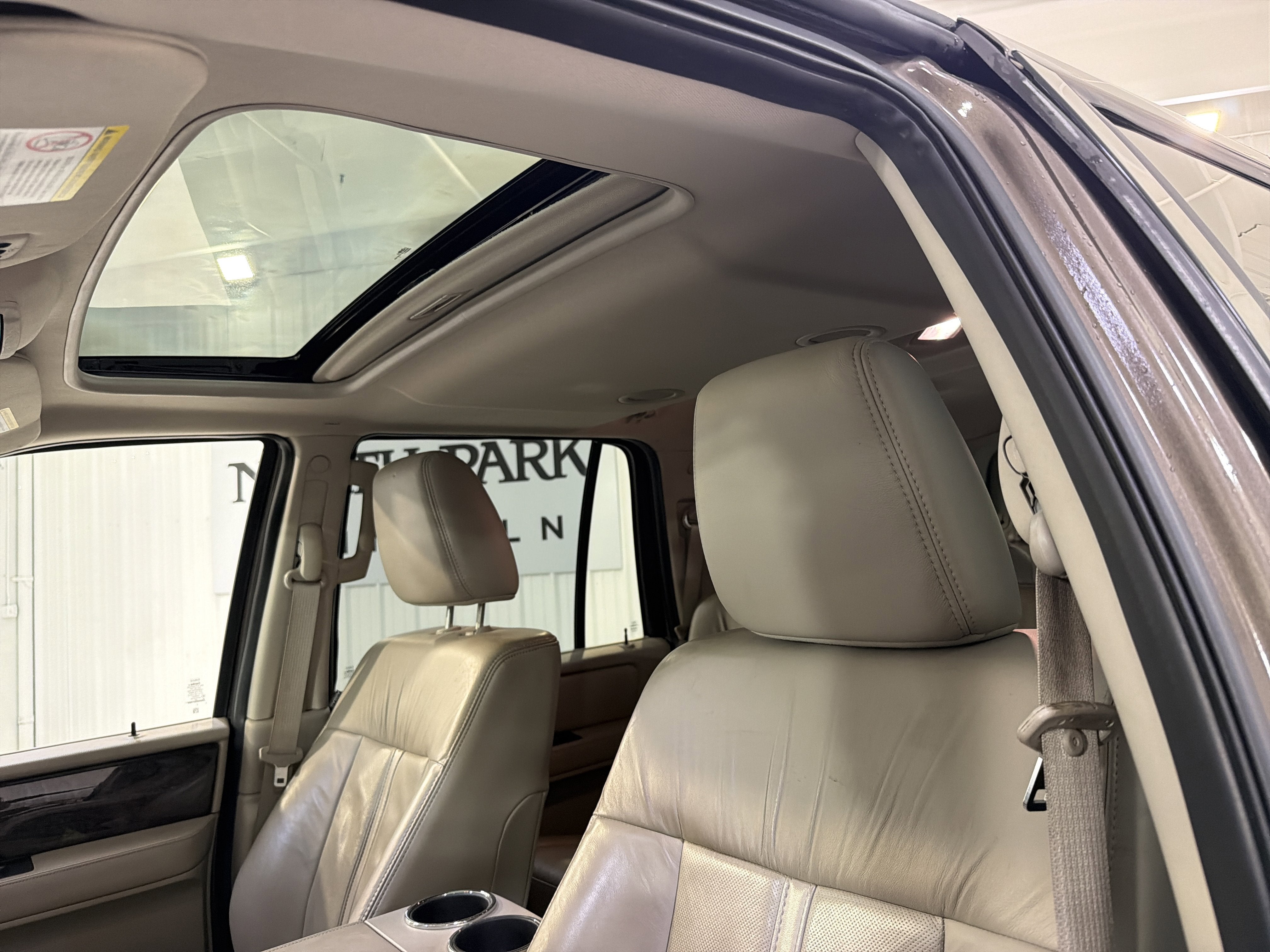 2015 Lincoln Navigator Base