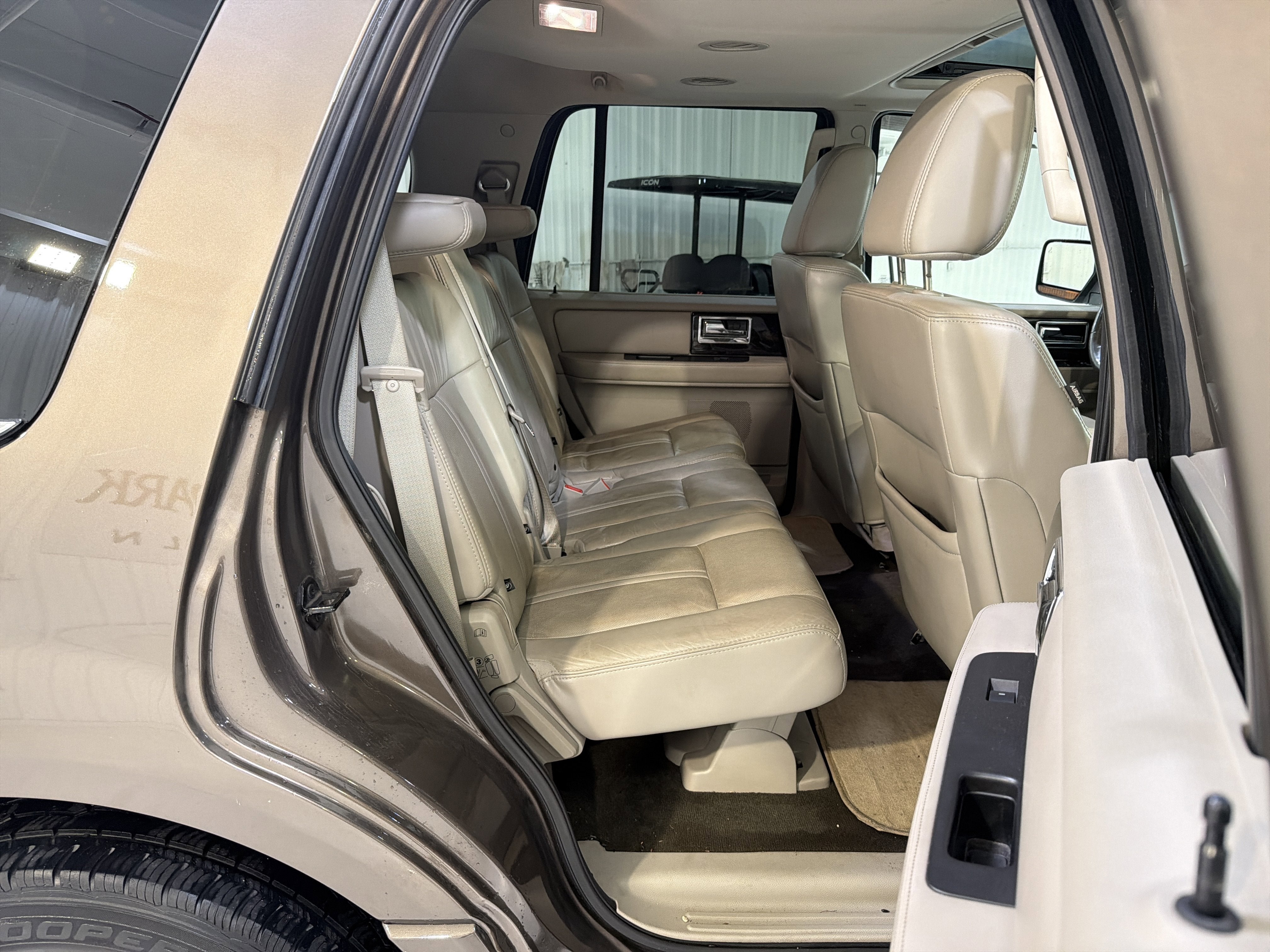 2015 Lincoln Navigator Base