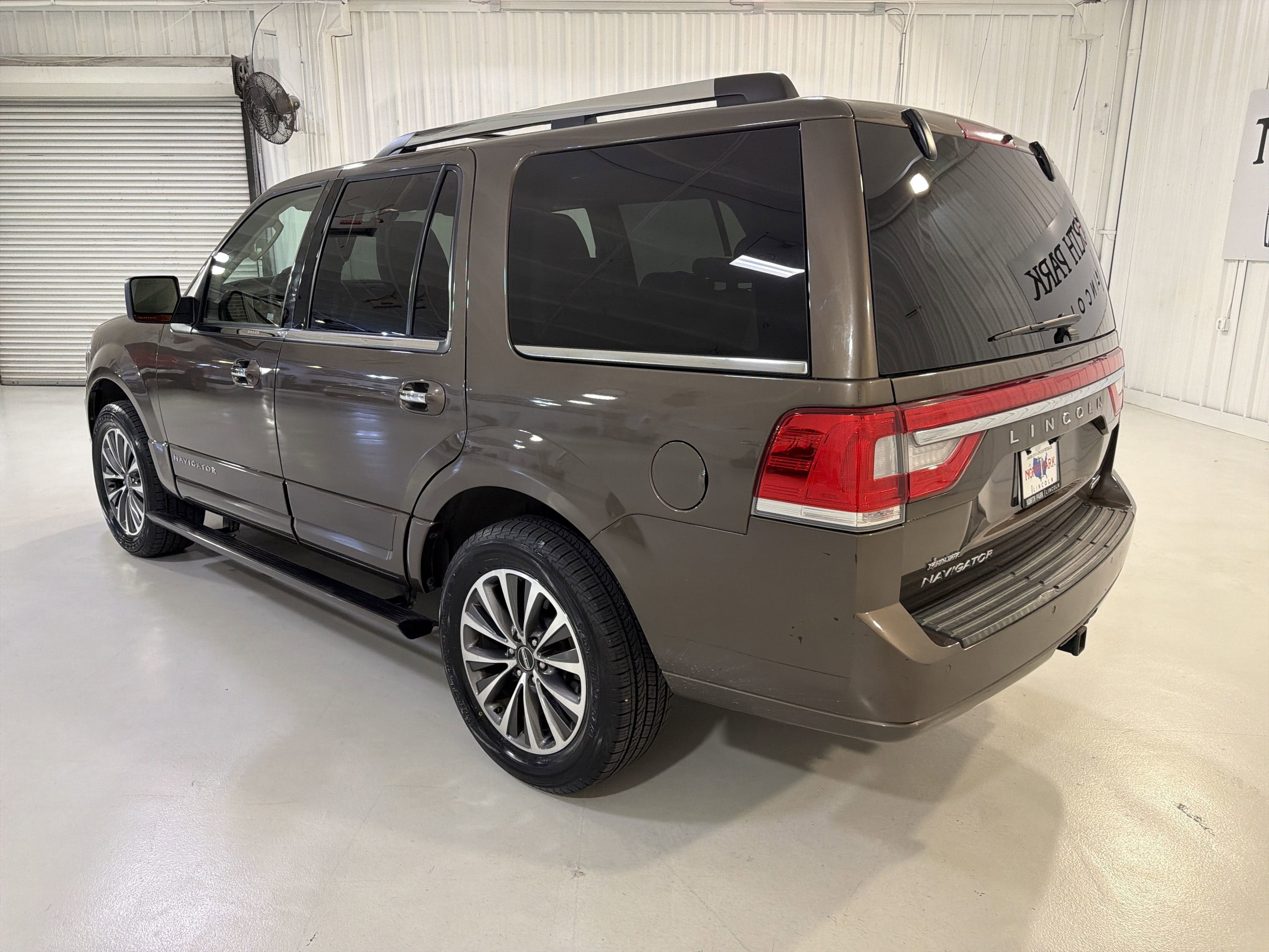 2015 Lincoln Navigator Base
