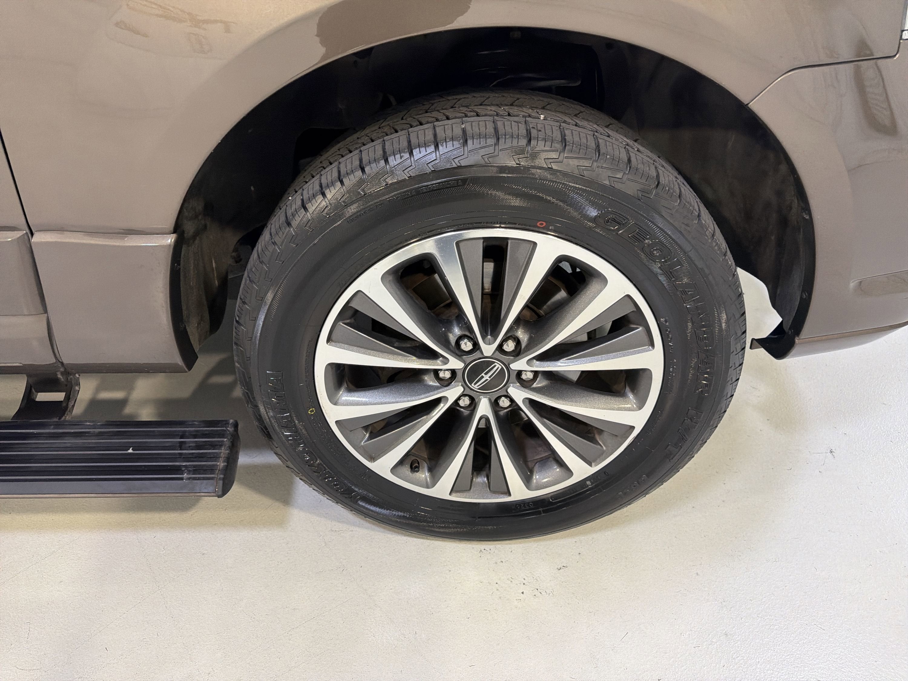 2015 Lincoln Navigator Base